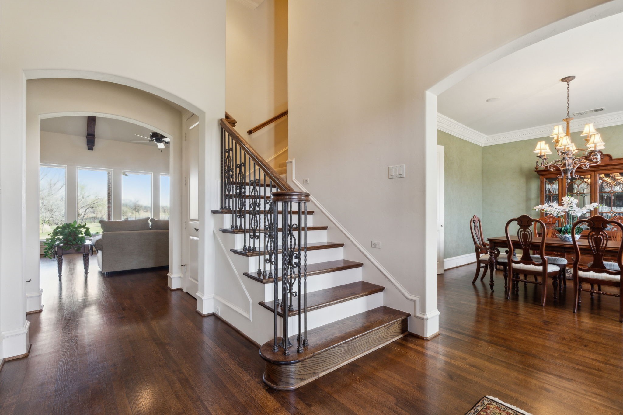 5009 Edgewater Court