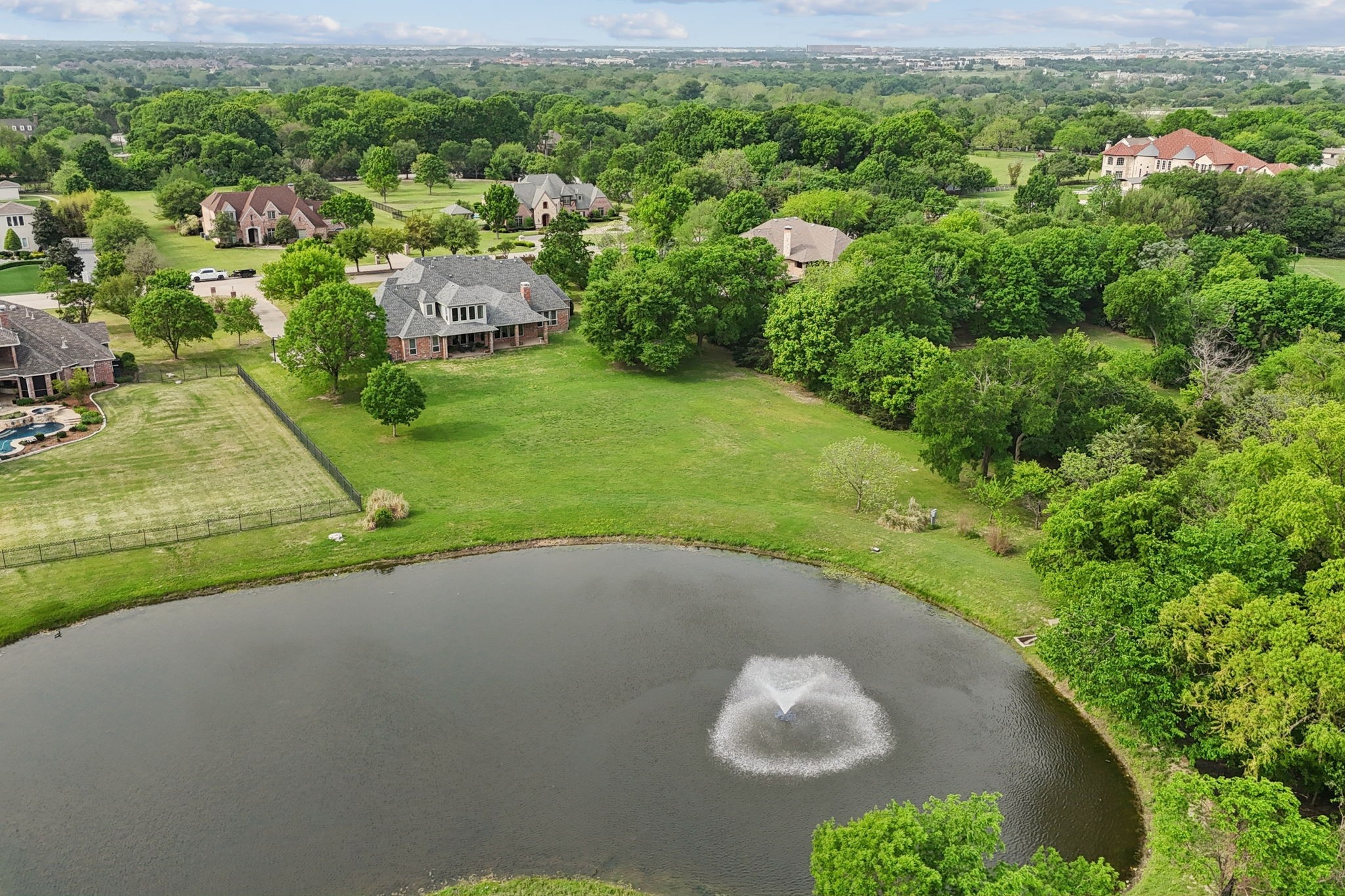 5009 Edgewater Court
