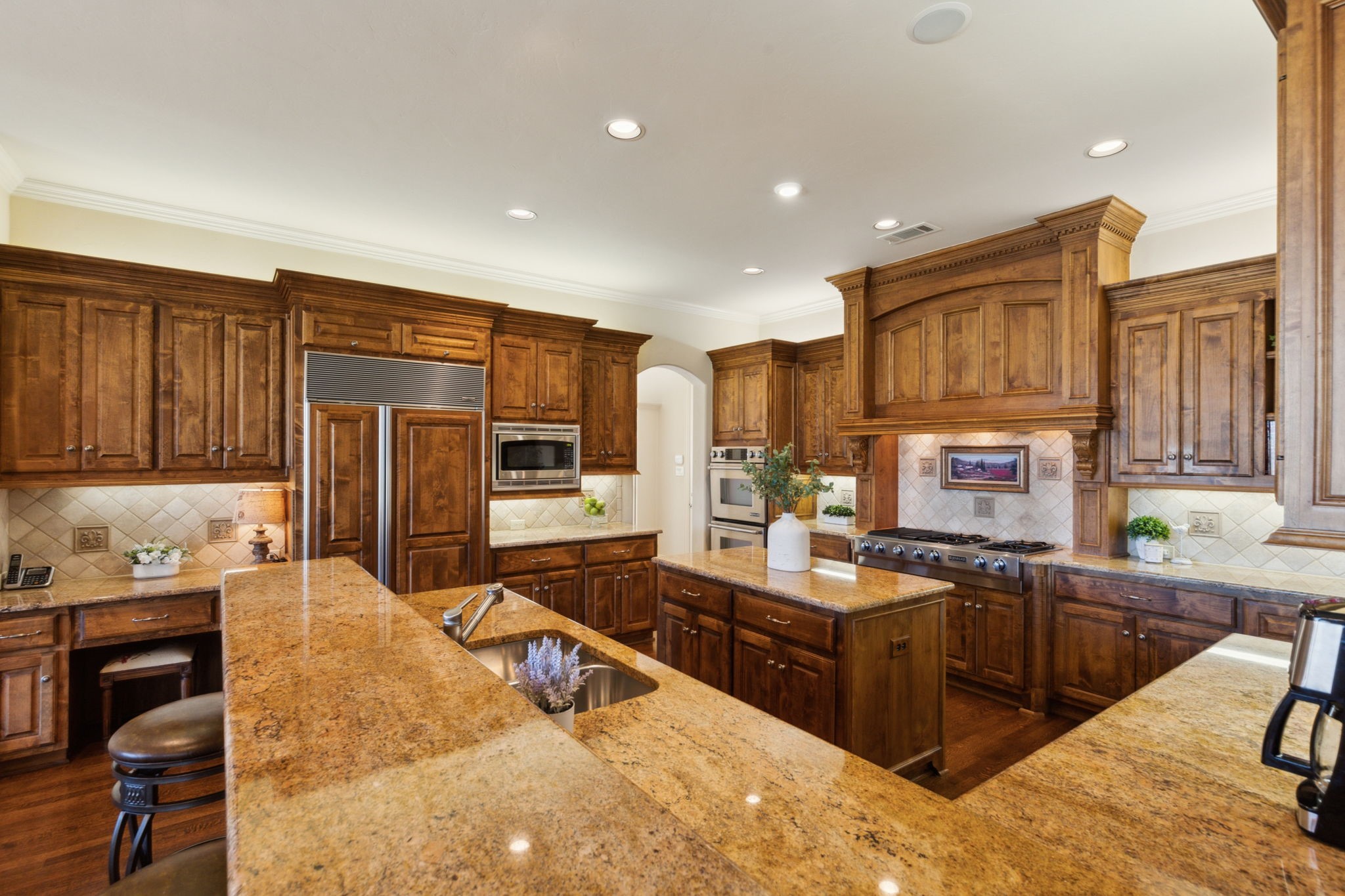 5009 Edgewater Court
