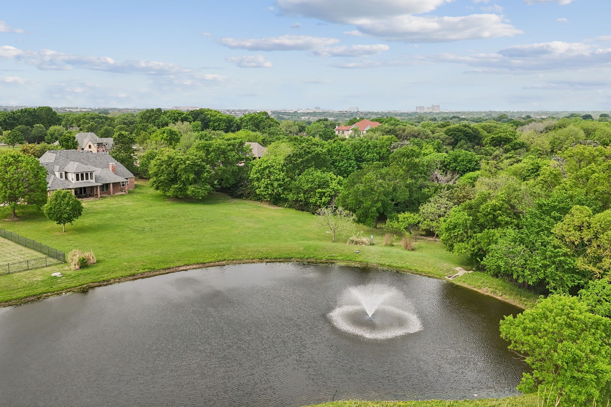 5009 Edgewater Court