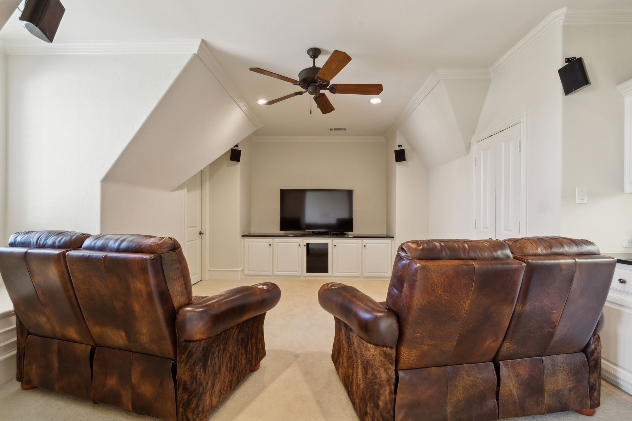 5009 Edgewater Court
