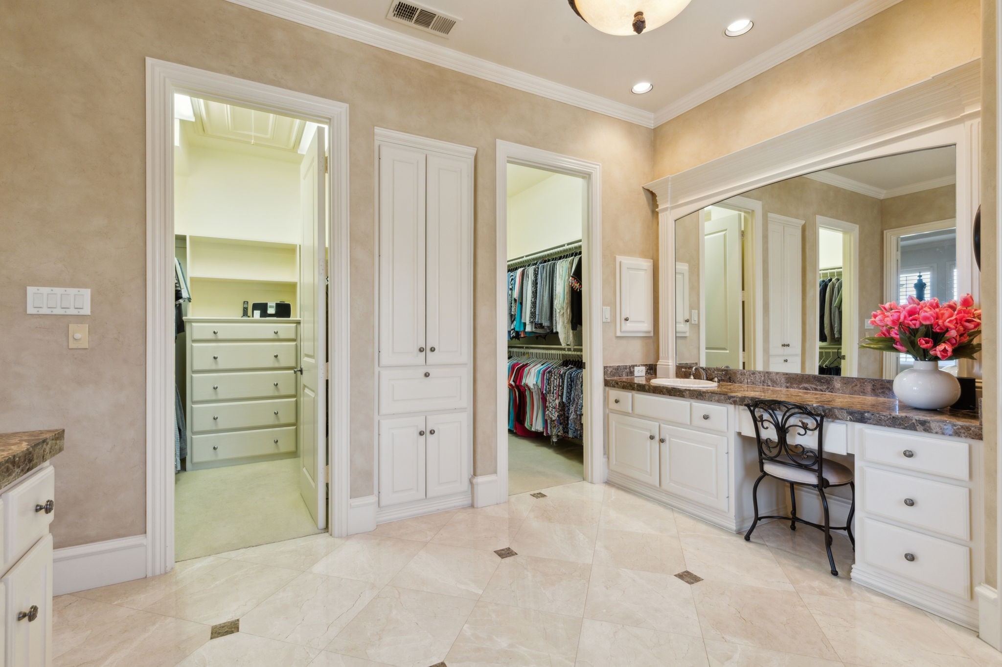 5009 Edgewater Court