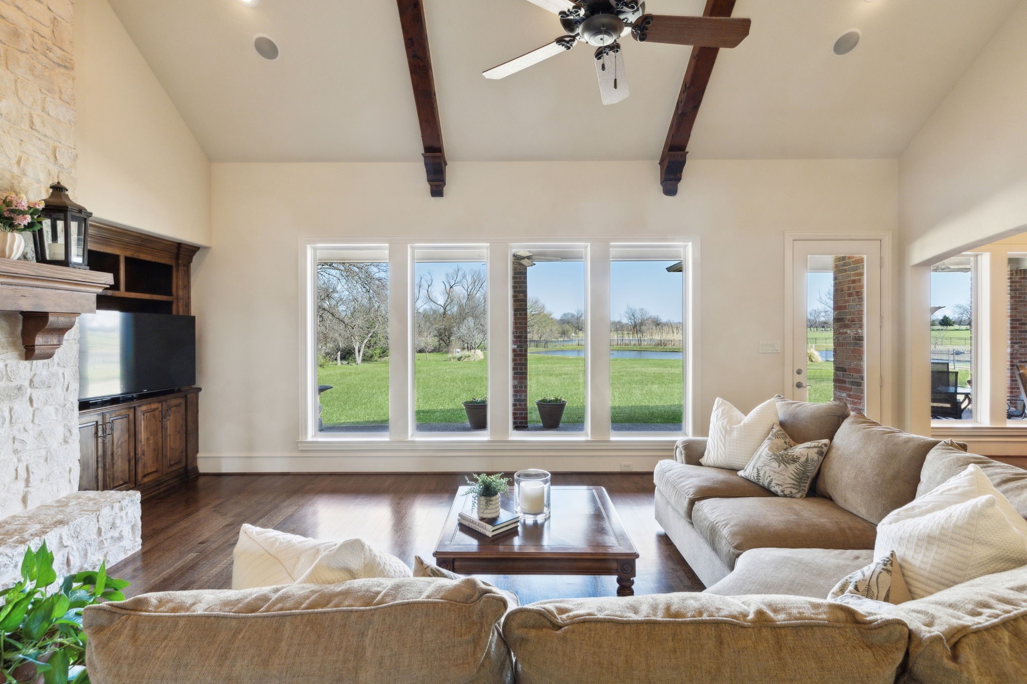 5009 Edgewater Court