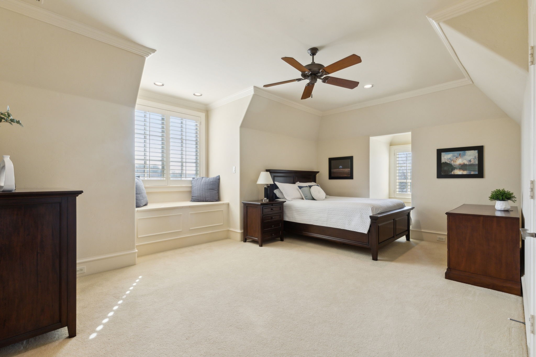5009 Edgewater Court