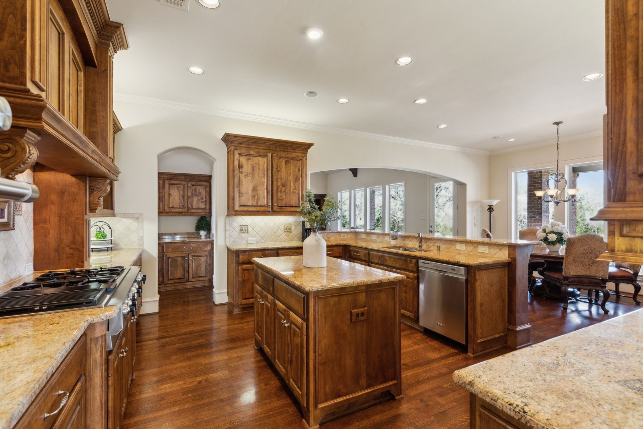 5009 Edgewater Court