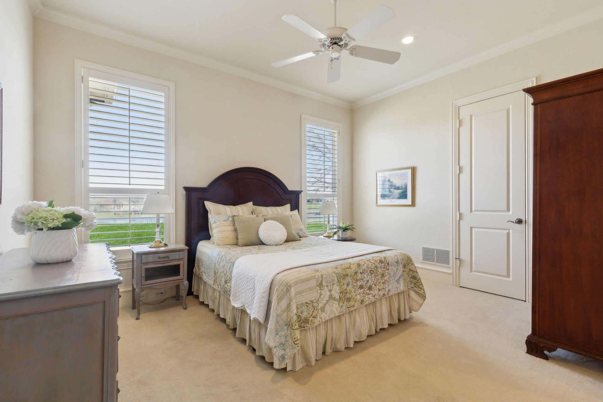 5009 Edgewater Court