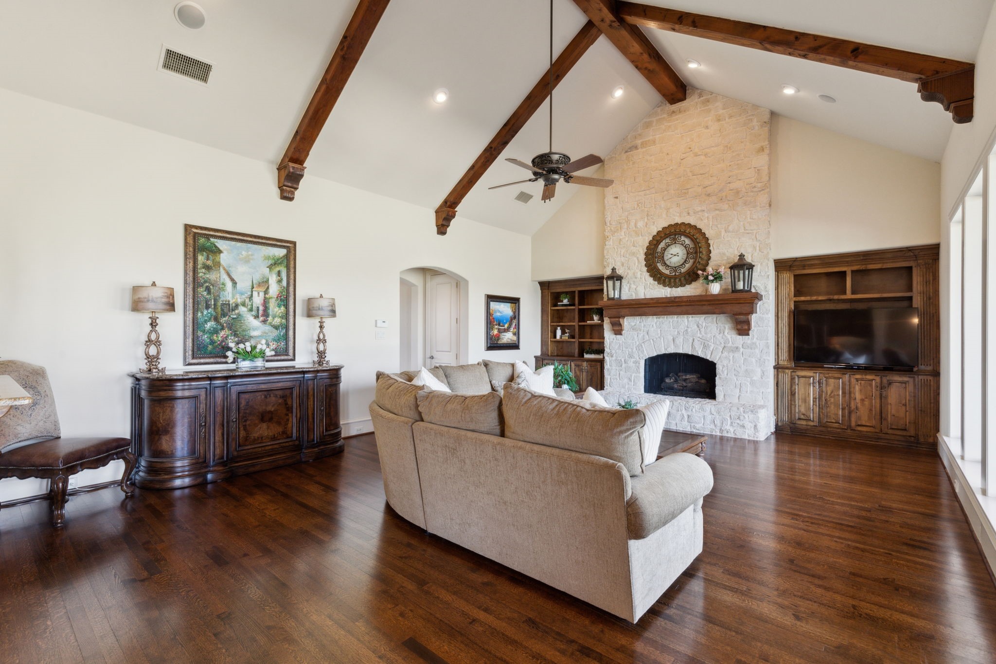 5009 Edgewater Court