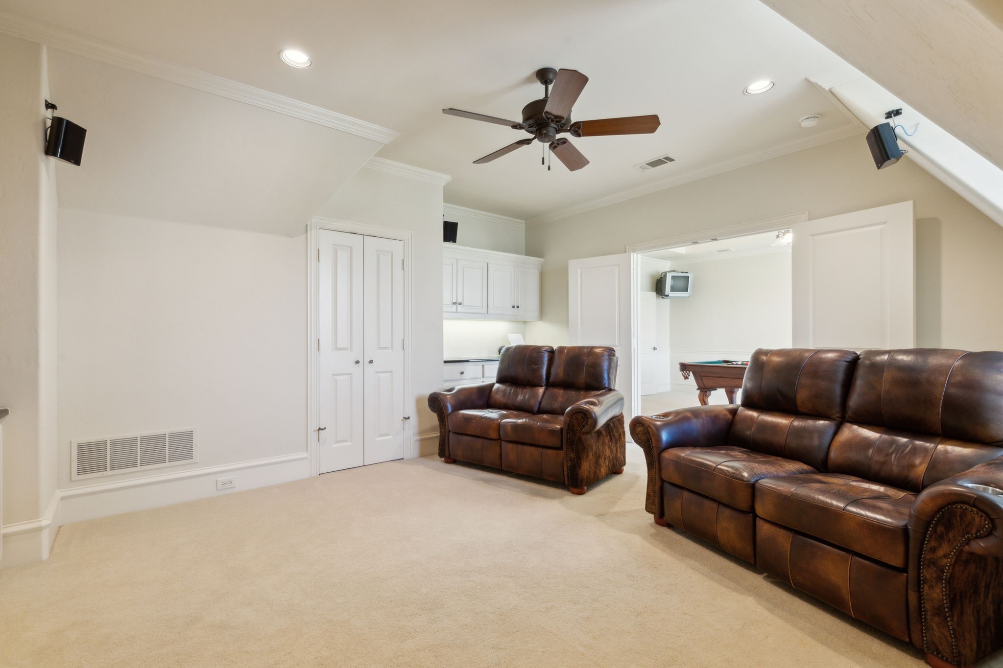 5009 Edgewater Court