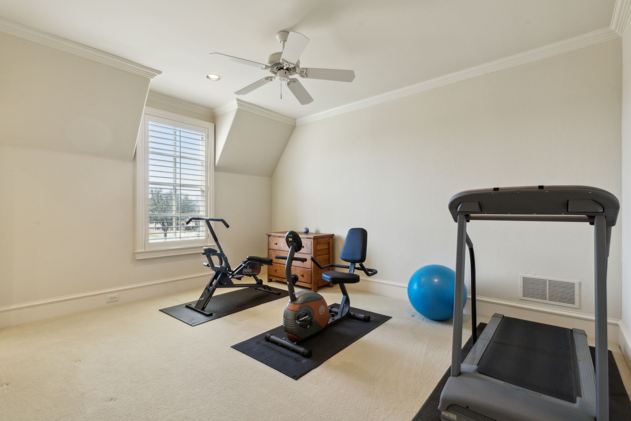 5009 Edgewater Court