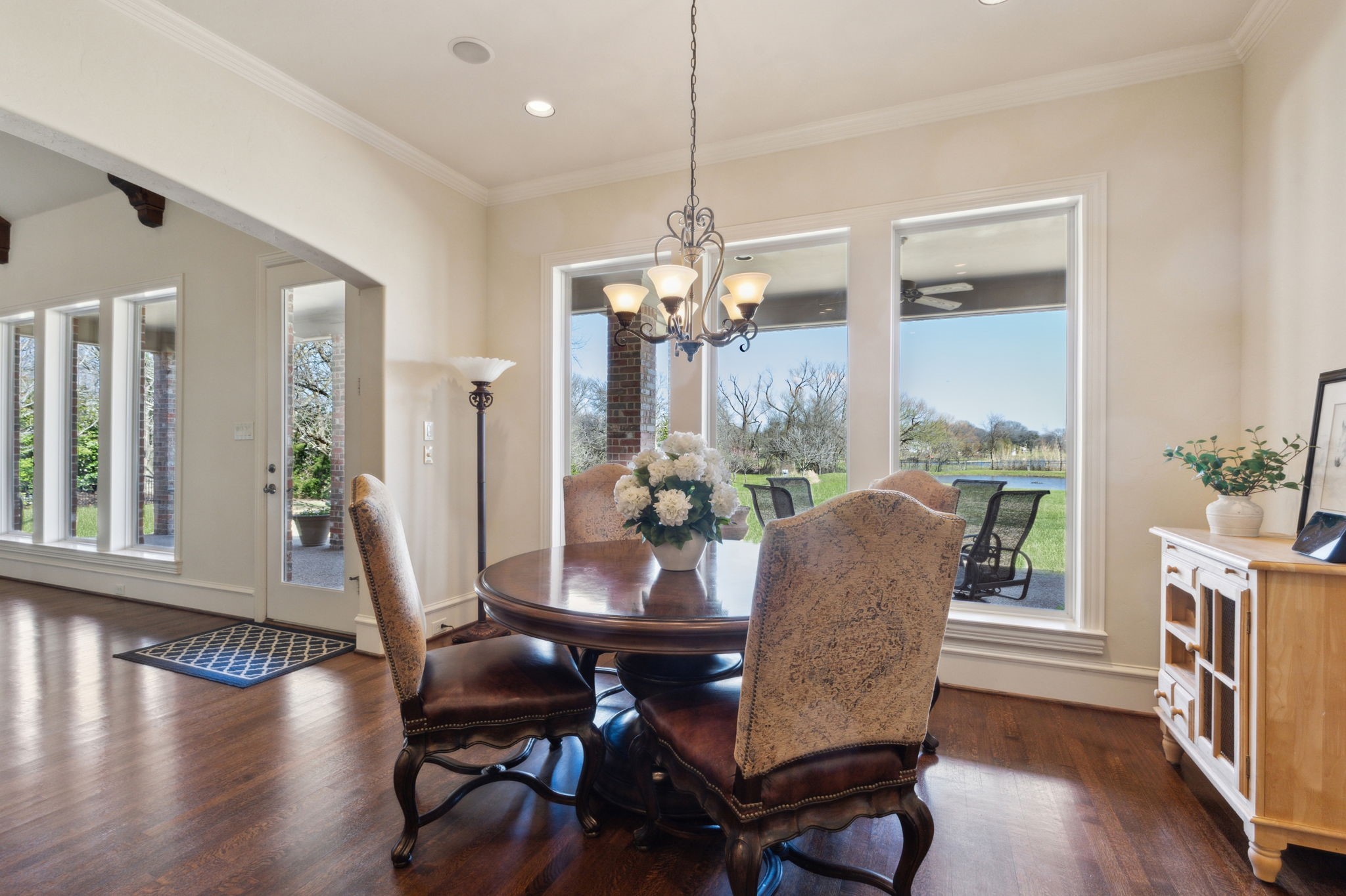 5009 Edgewater Court