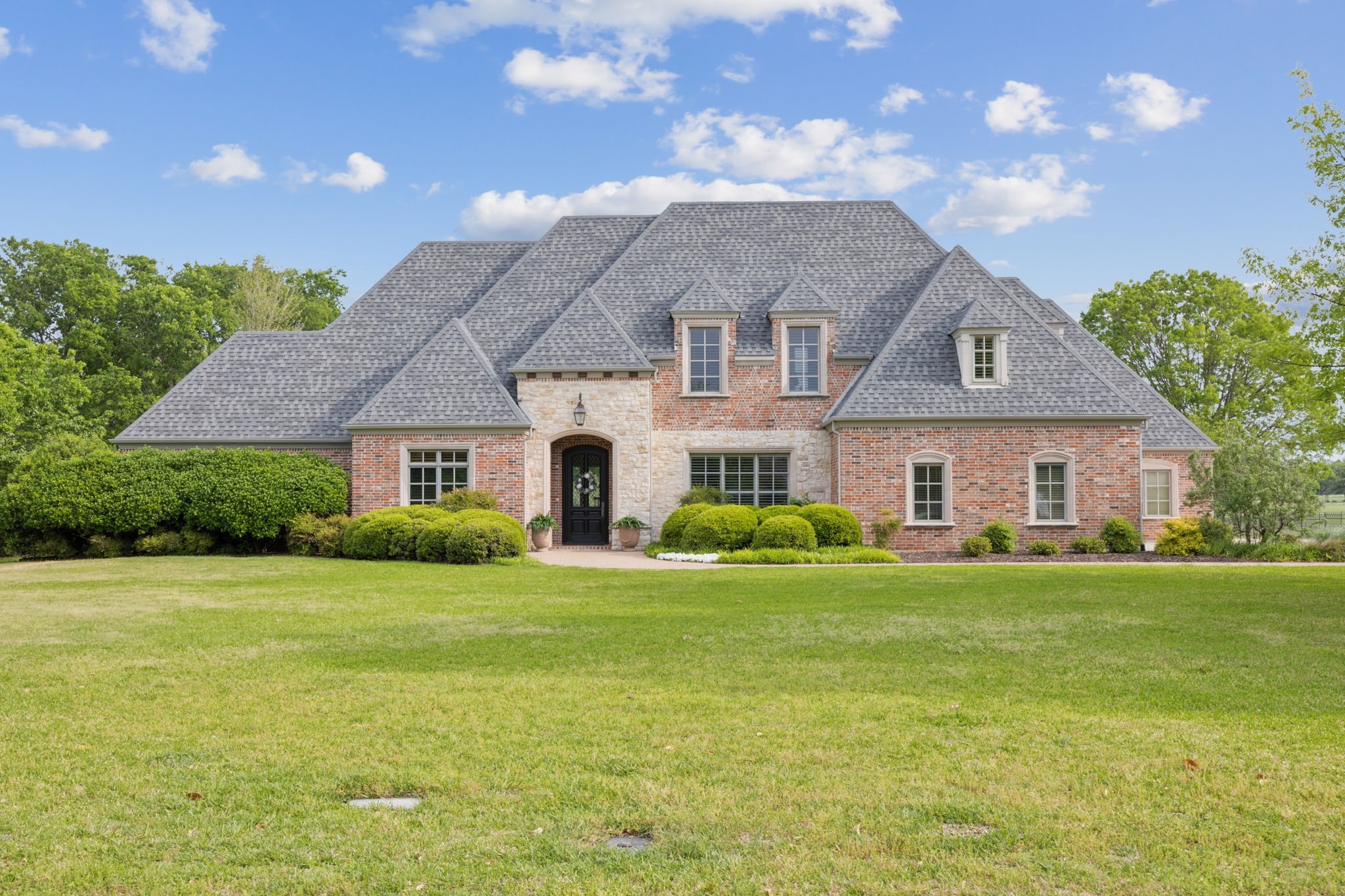 5009 Edgewater Court
