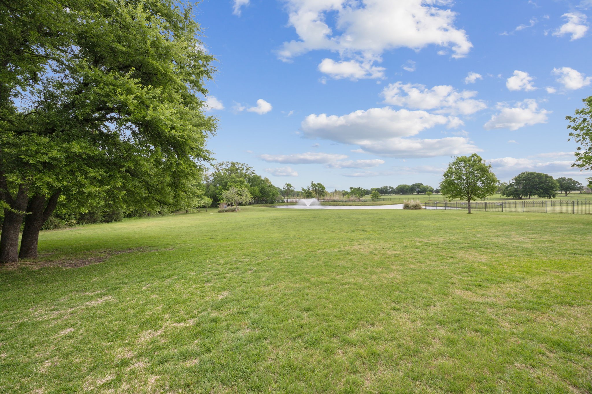 5009 Edgewater Court