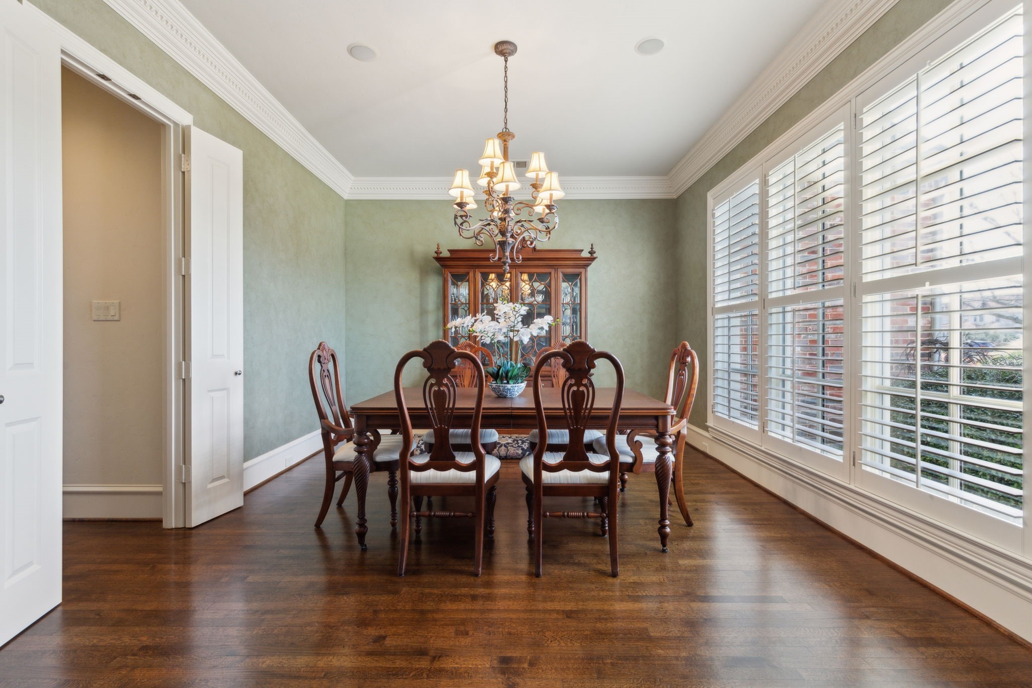 5009 Edgewater Court