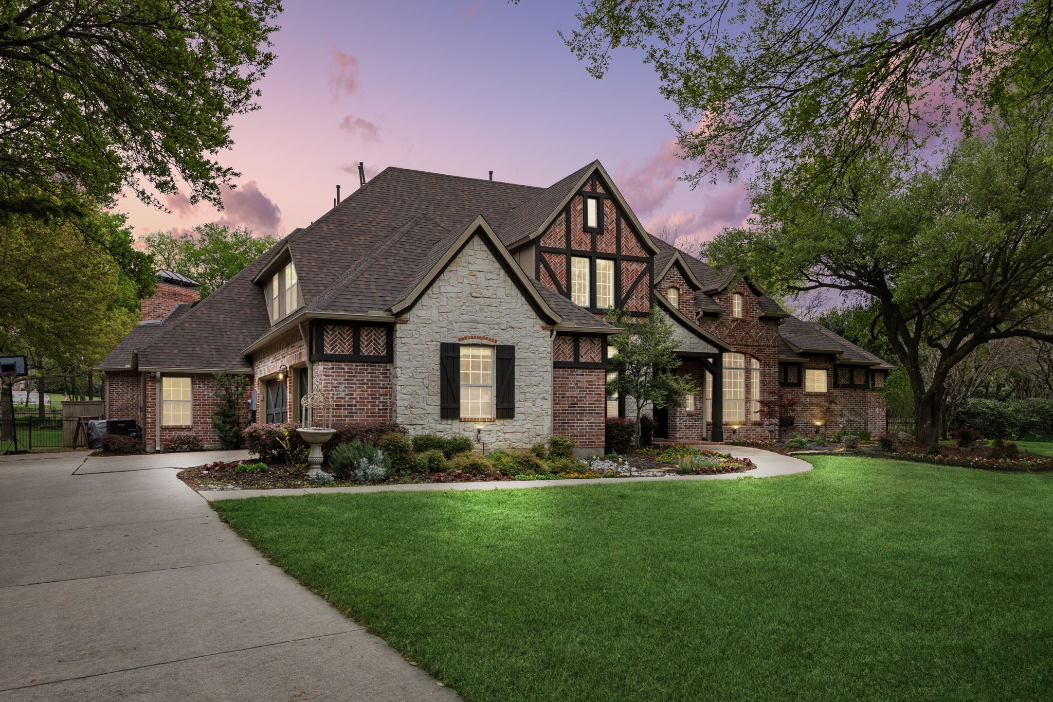 390 Ashwood Lane