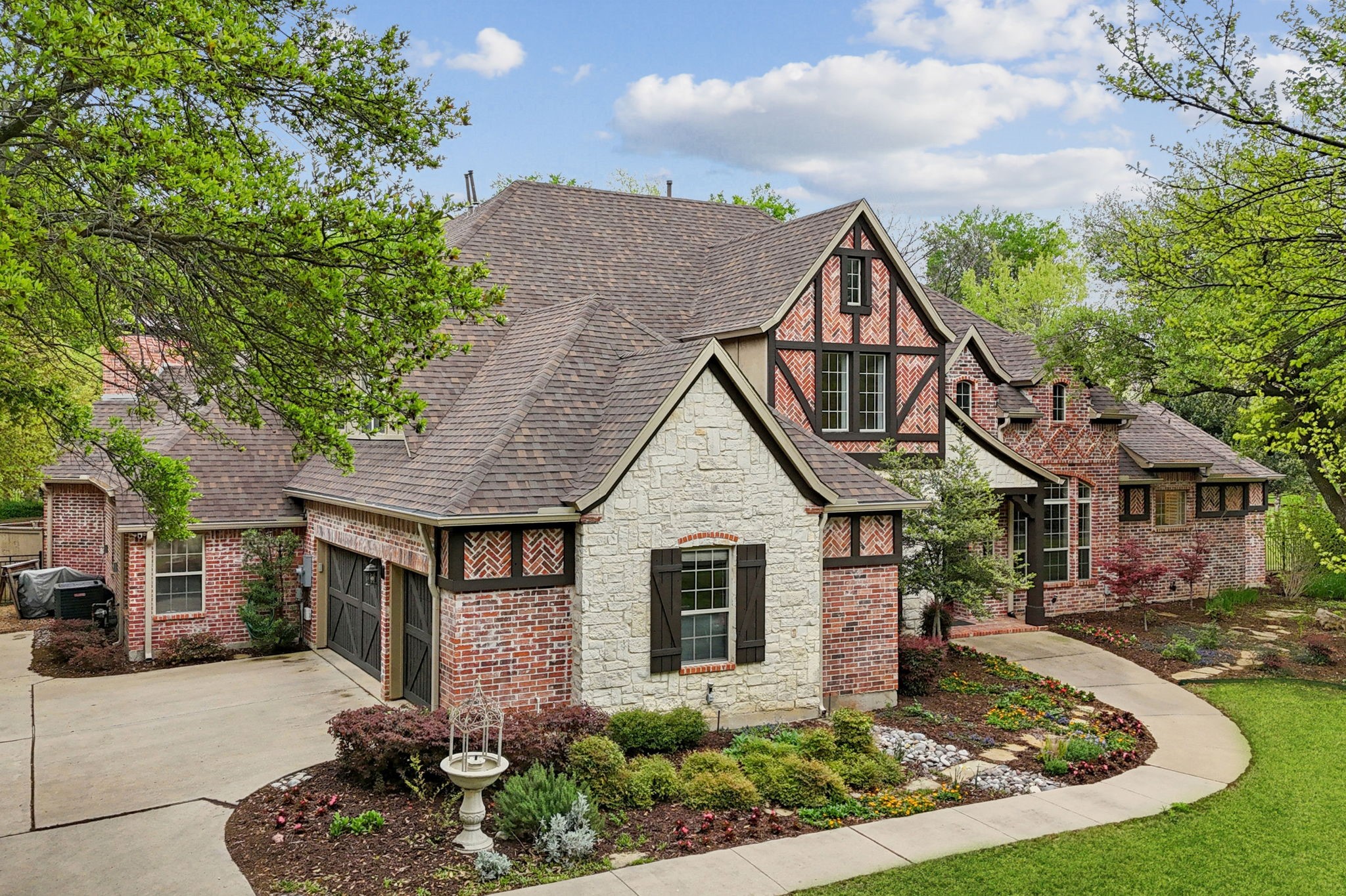 390 Ashwood Lane