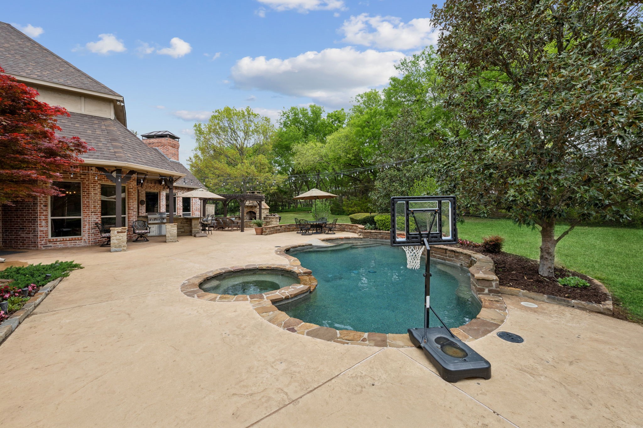 390 Ashwood Lane