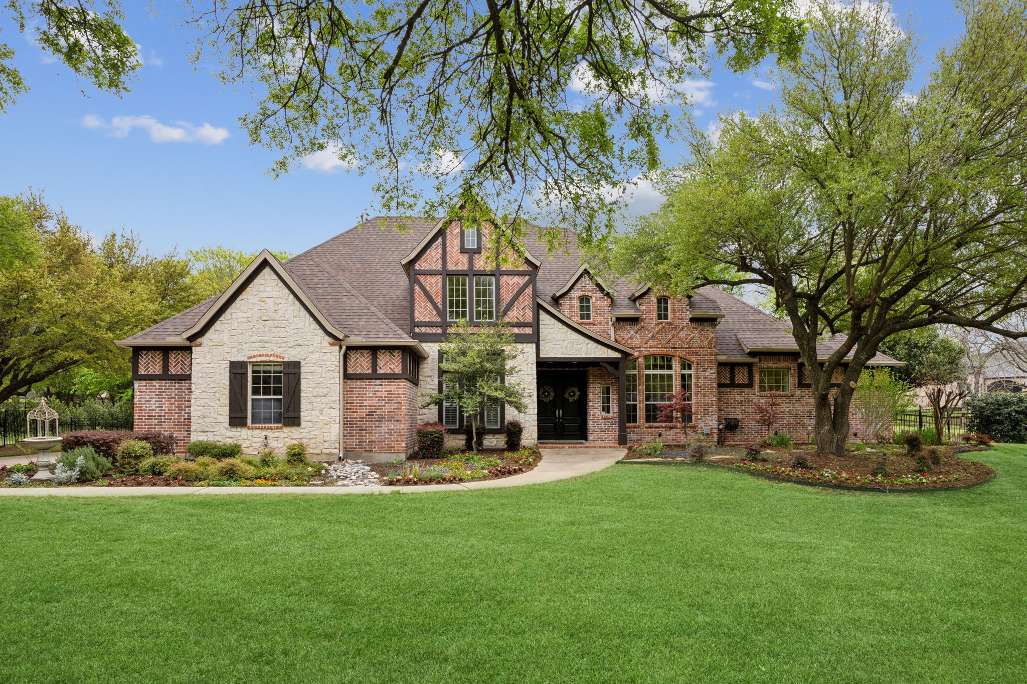 390 Ashwood Lane