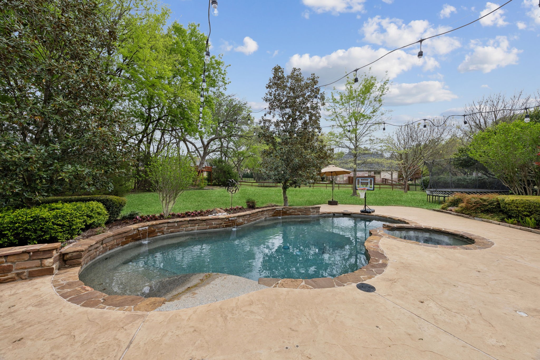 390 Ashwood Lane