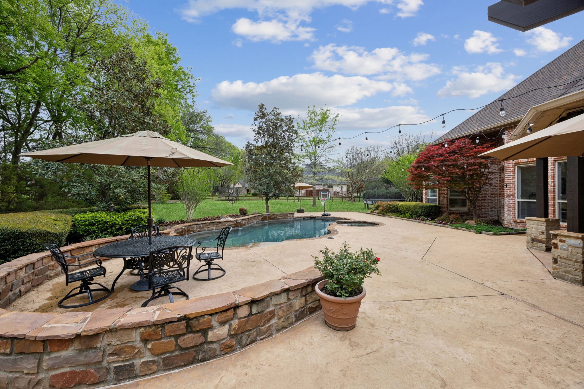 390 Ashwood Lane
