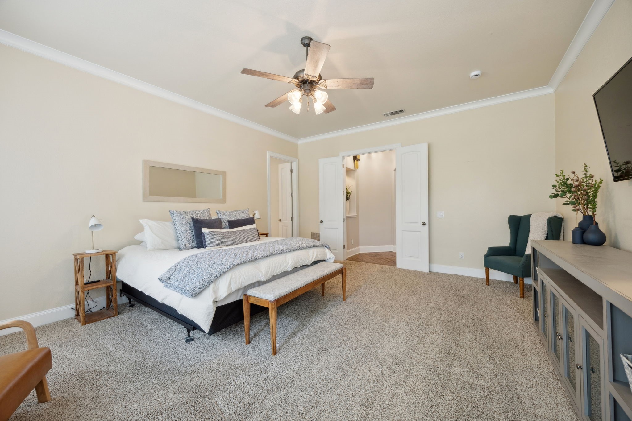 390 Ashwood Lane