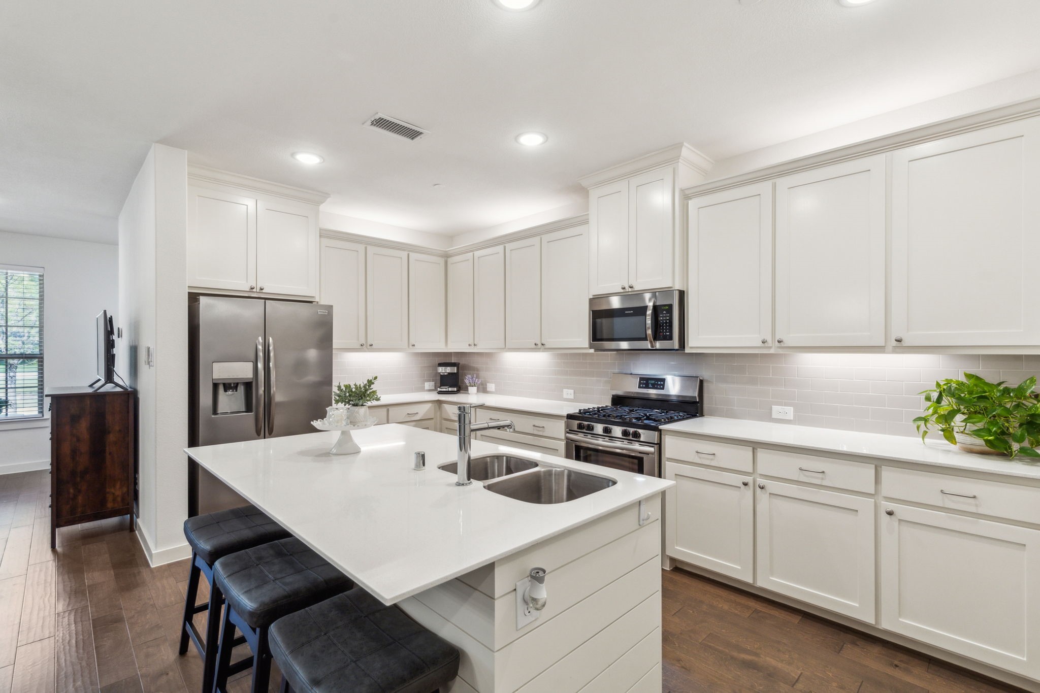 4856 Woodruff Way