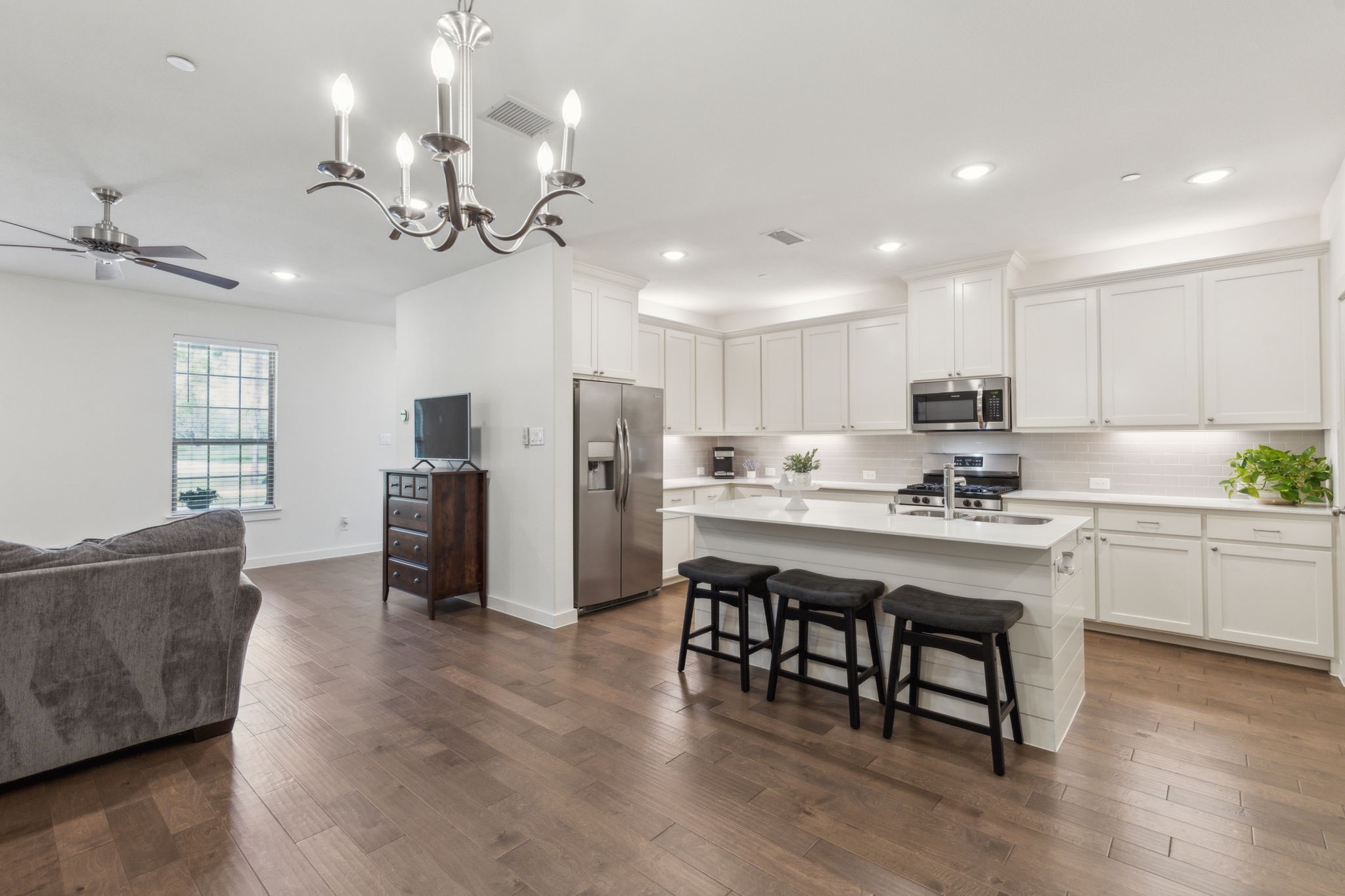 4856 Woodruff Way