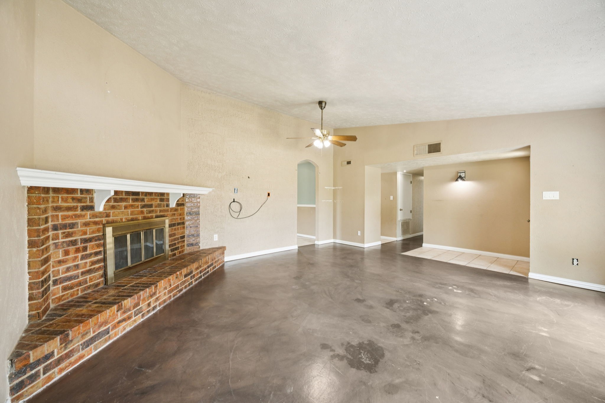 1201 Crestwood Court