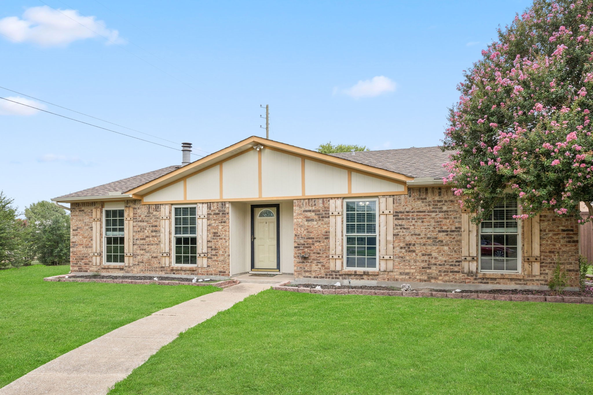 1201 Crestwood Court