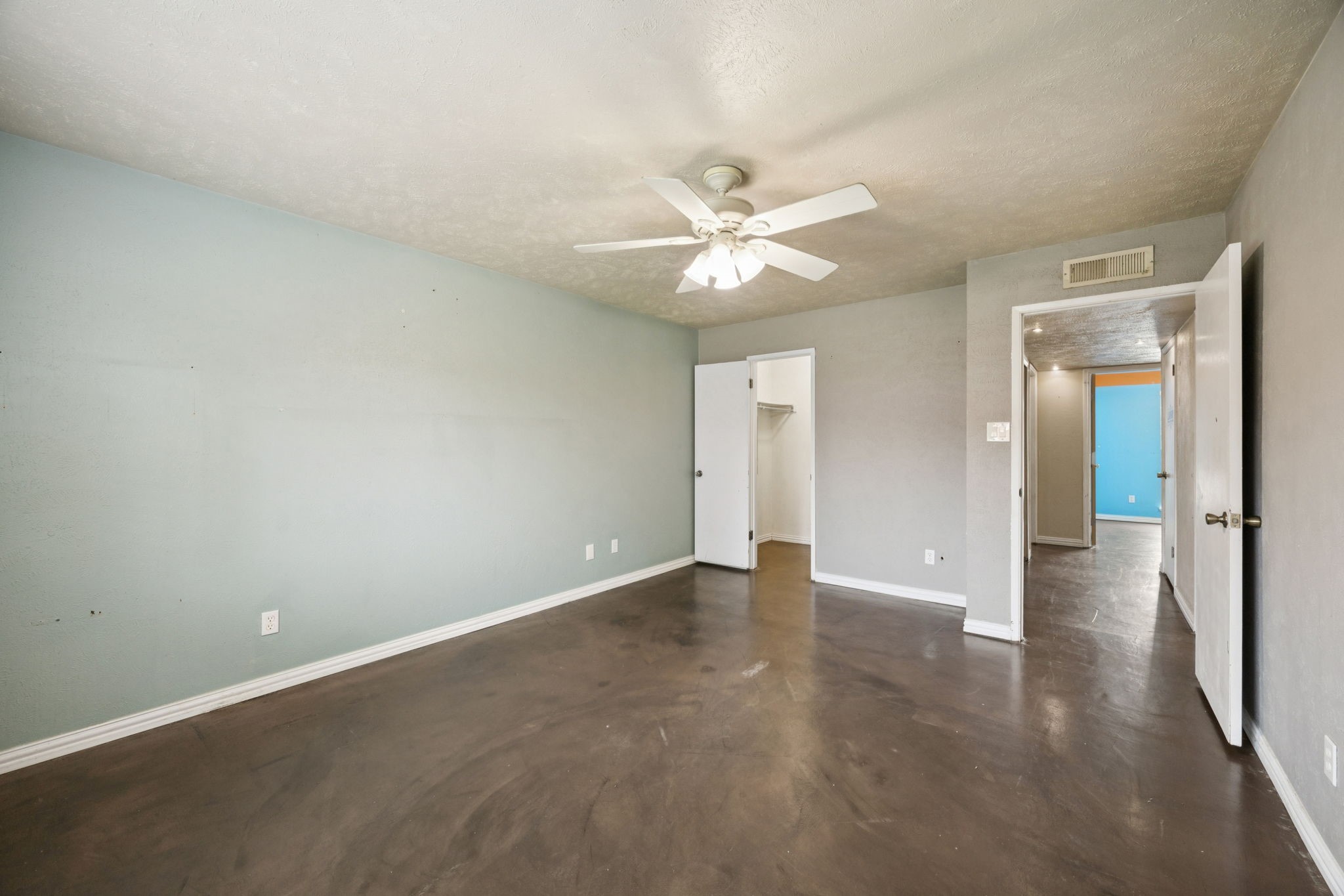 1201 Crestwood Court