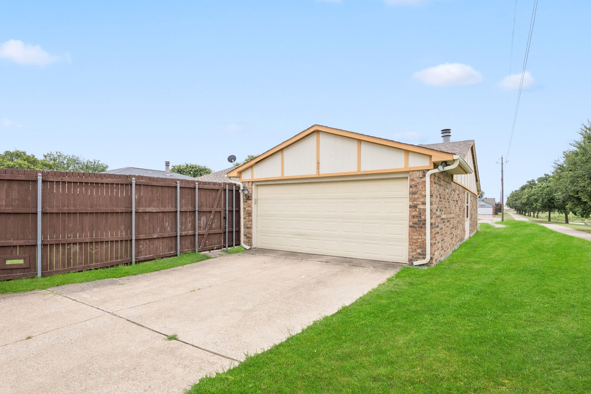 1201 Crestwood Court