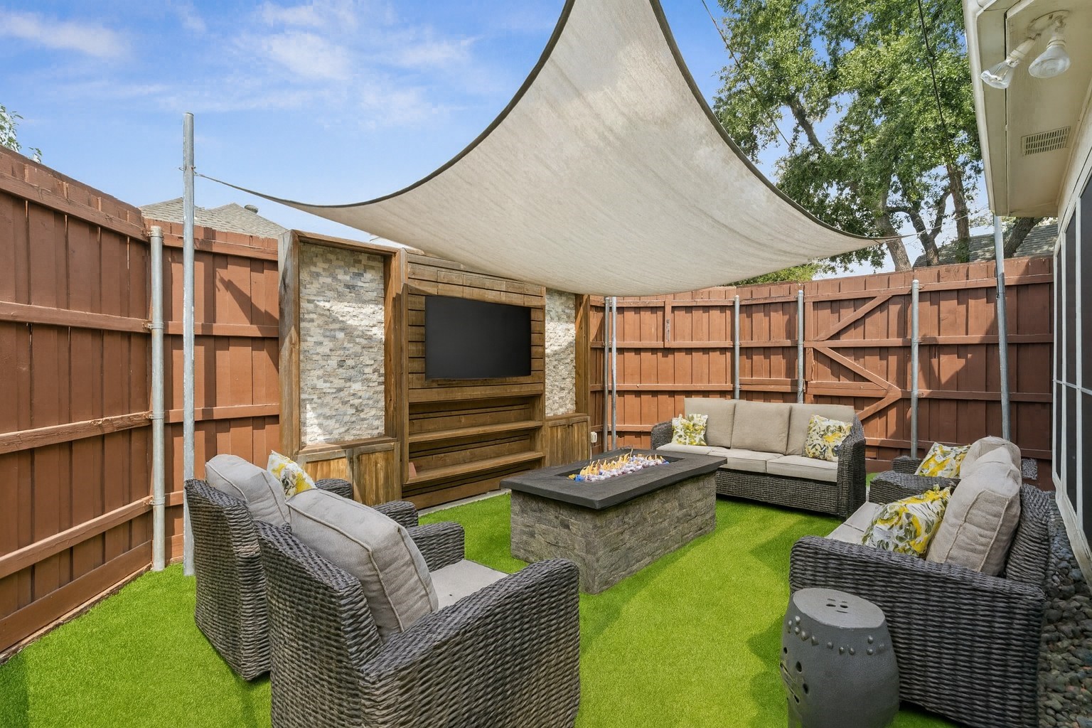 4369 Timberglen Road