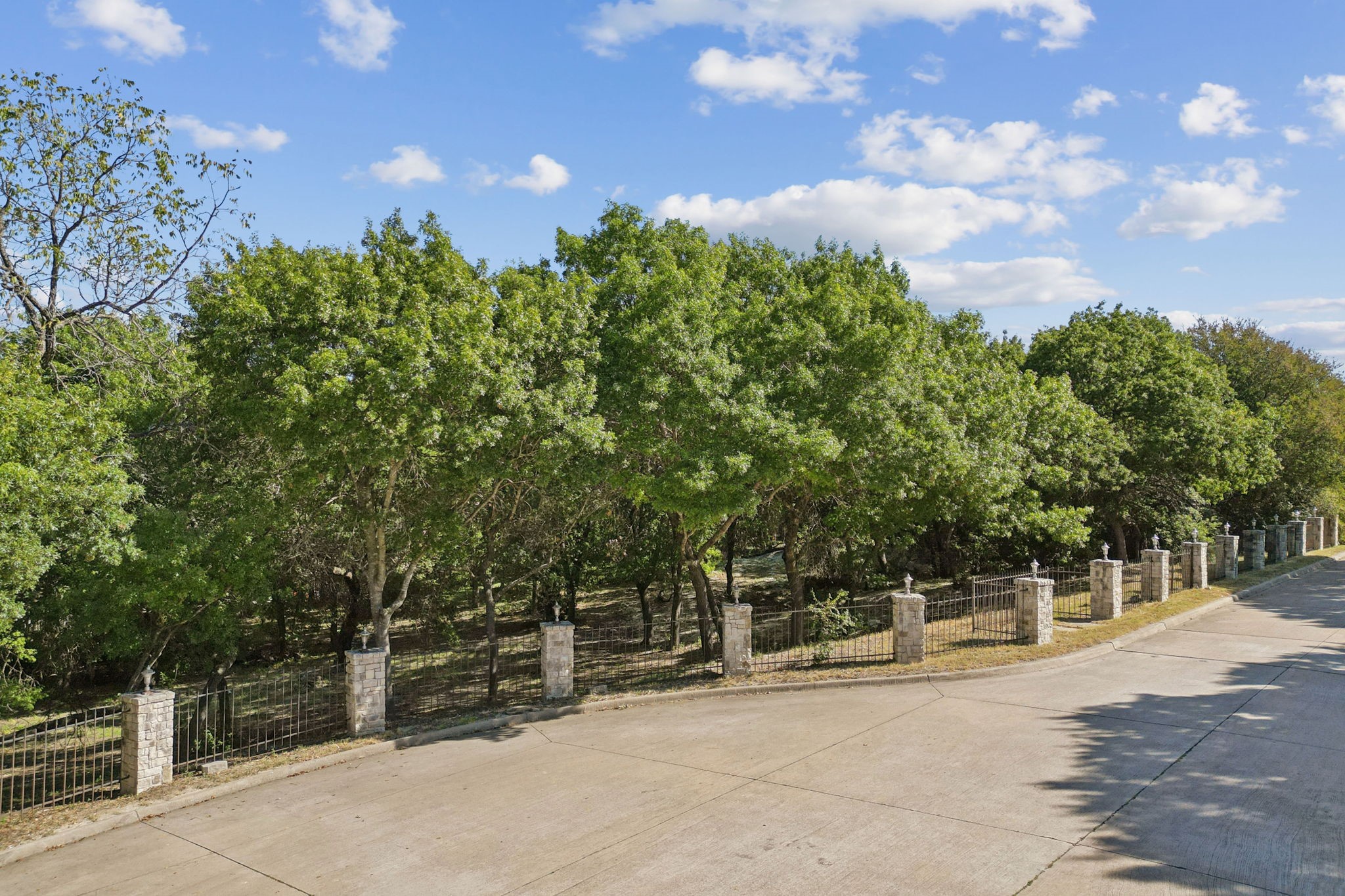 811 Shady Brook Lane