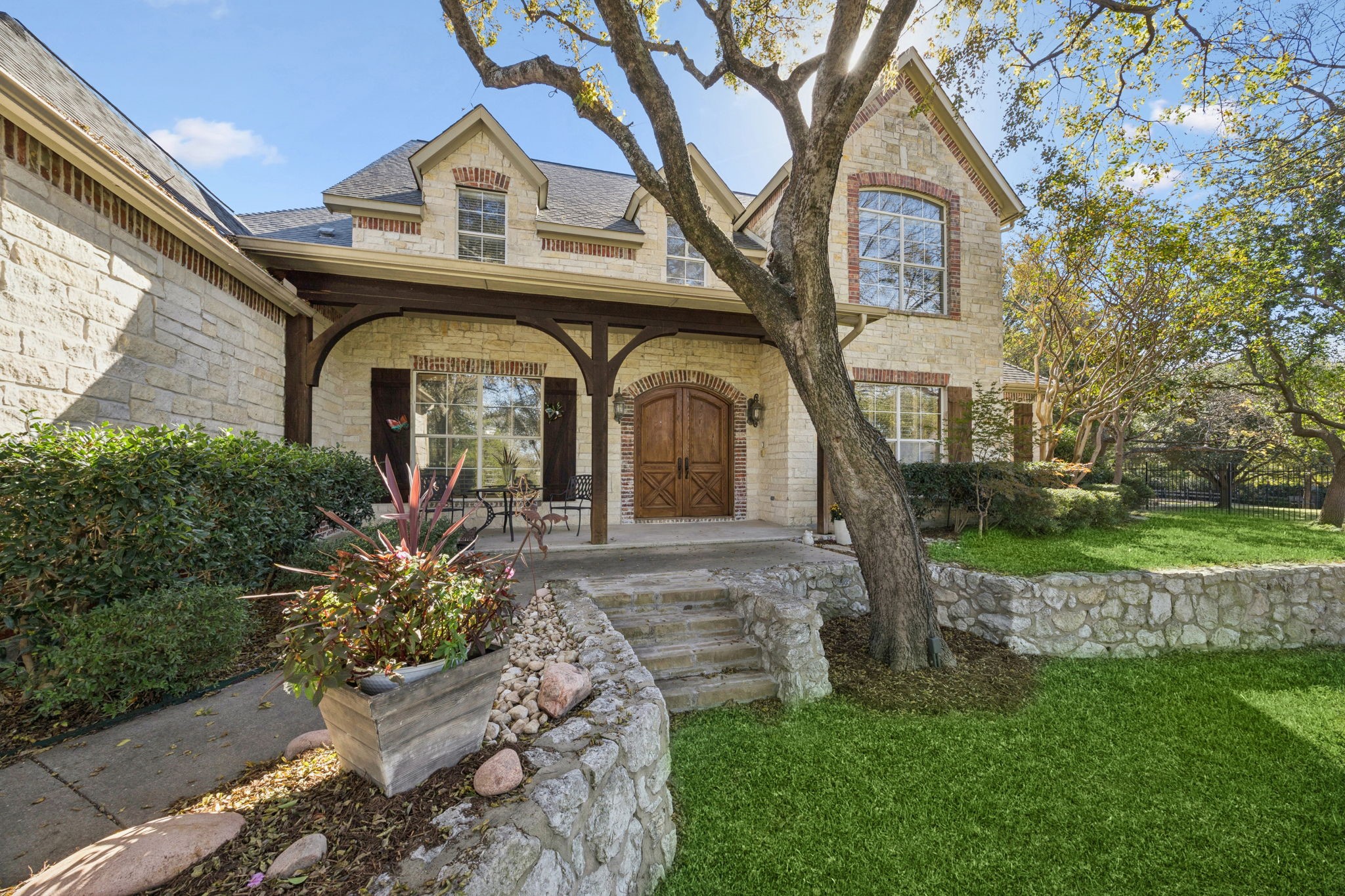 620 Oakmont Court