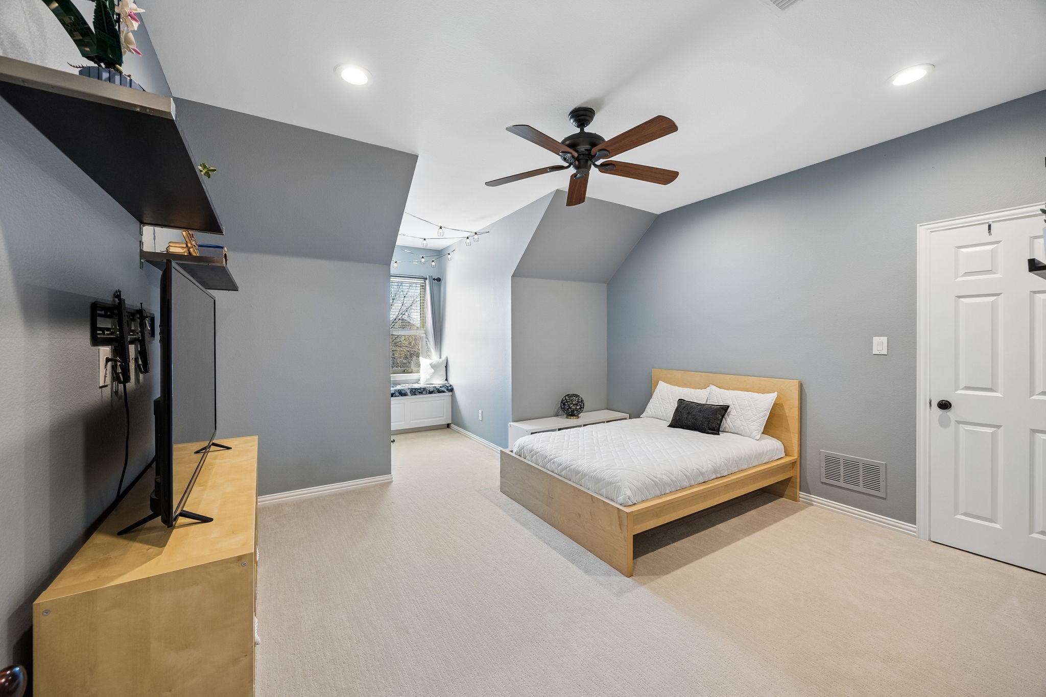 655 Palomino Drive