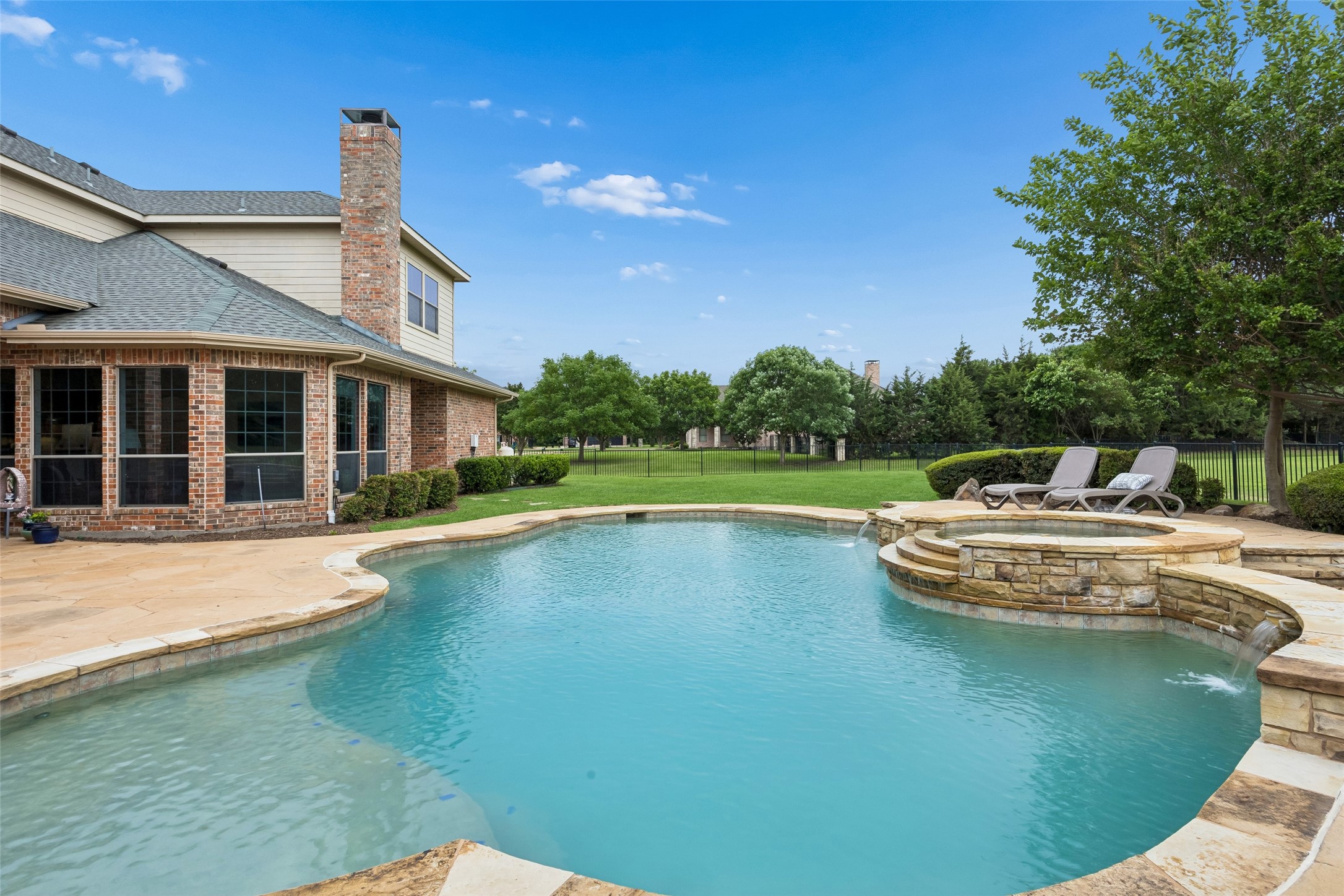 207 Dumont Court