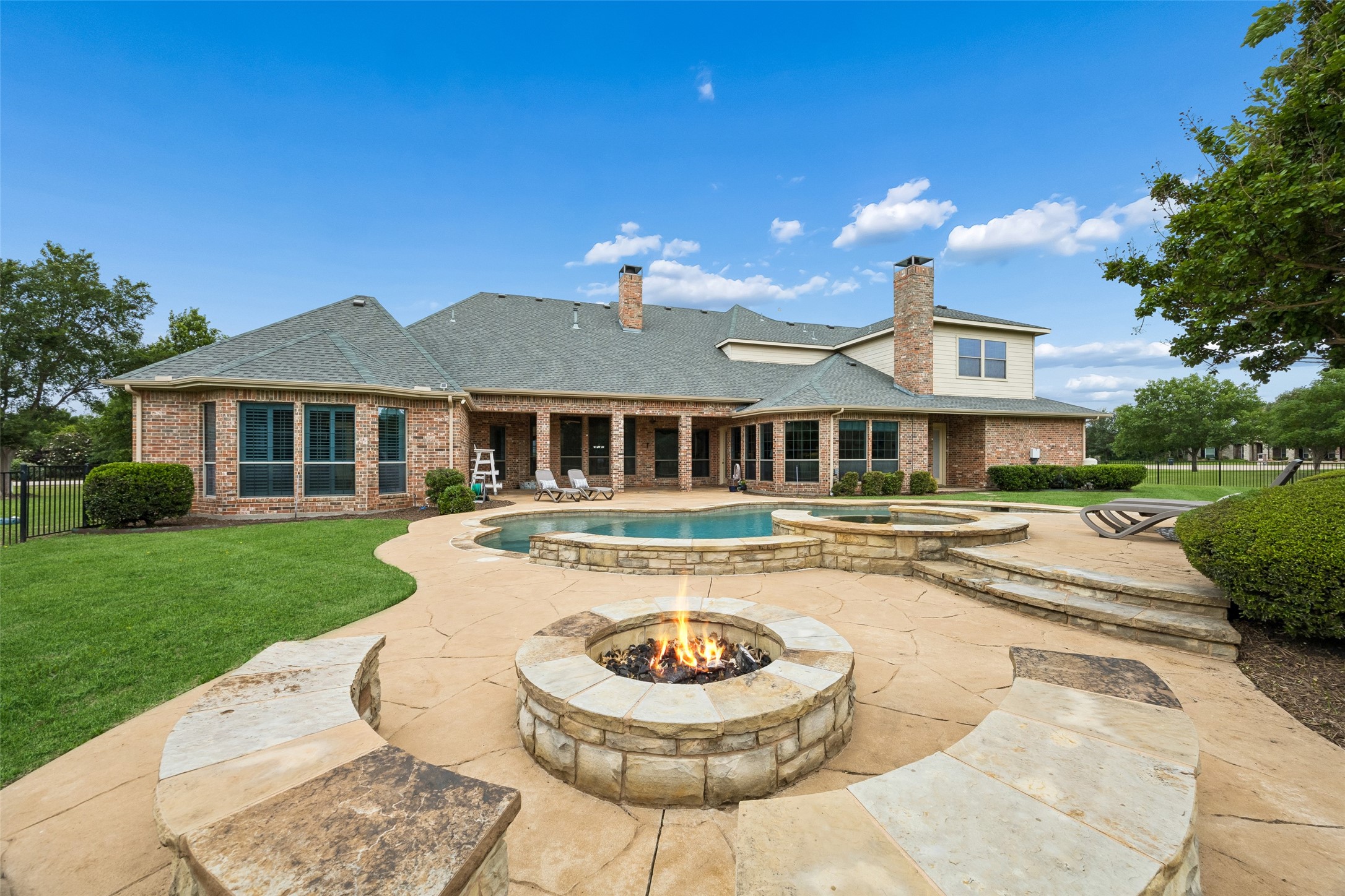 207 Dumont Court