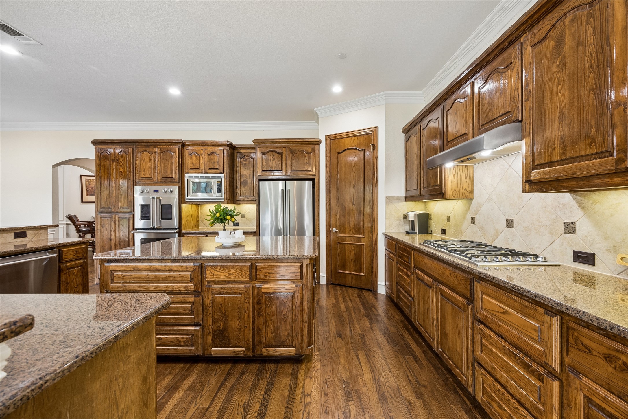 207 Dumont Court