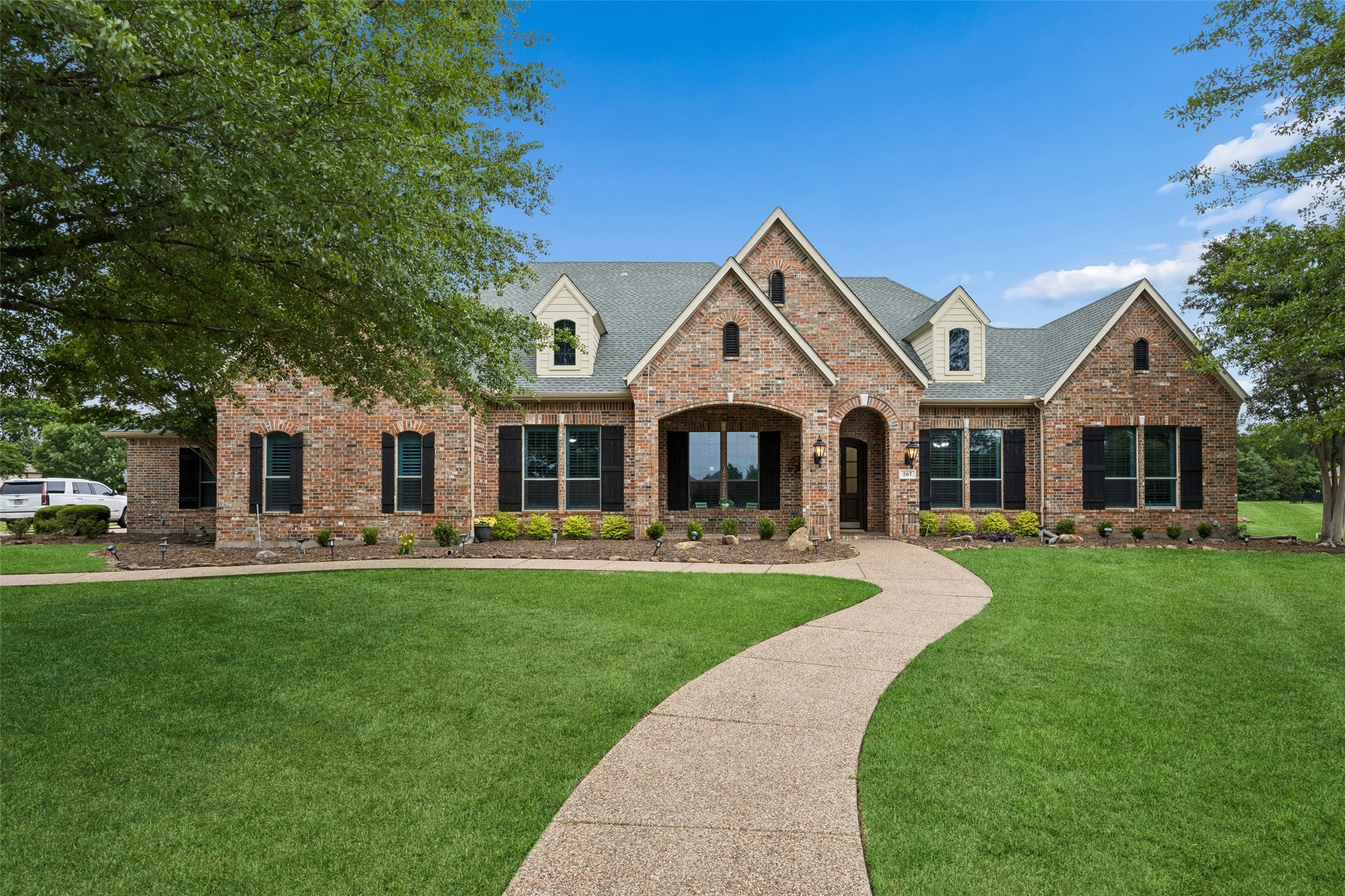 207 Dumont Court