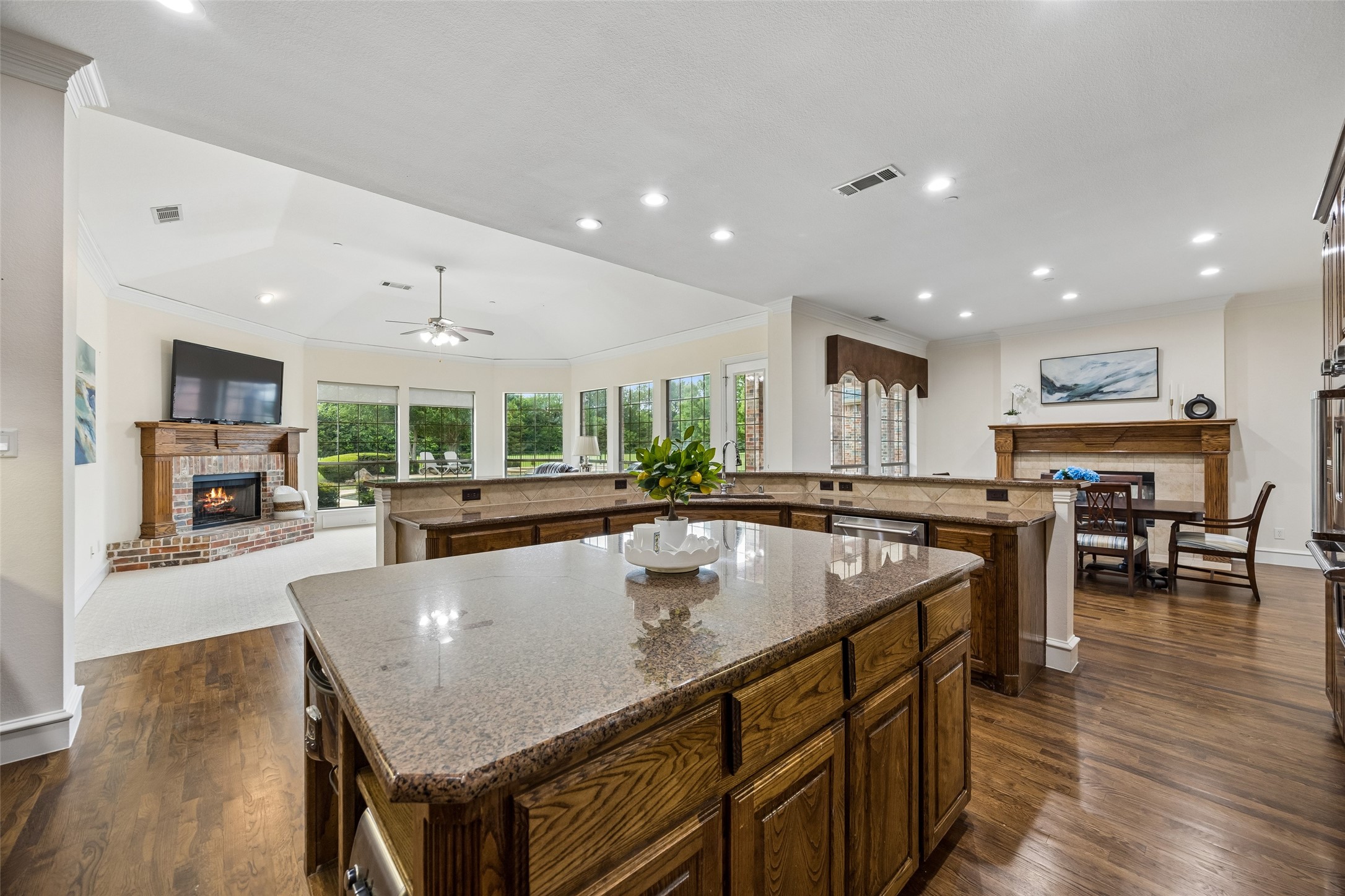 207 Dumont Court