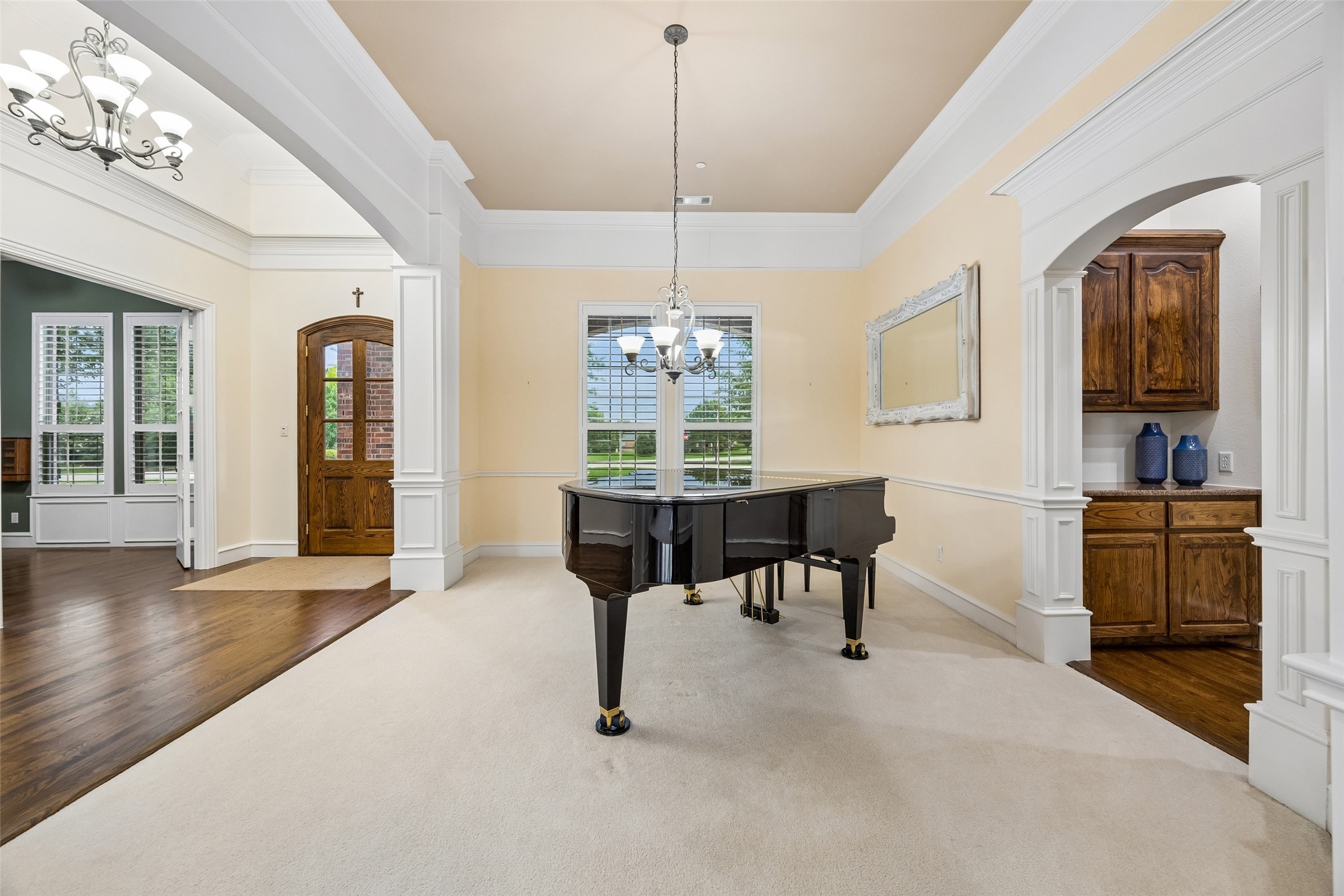 207 Dumont Court