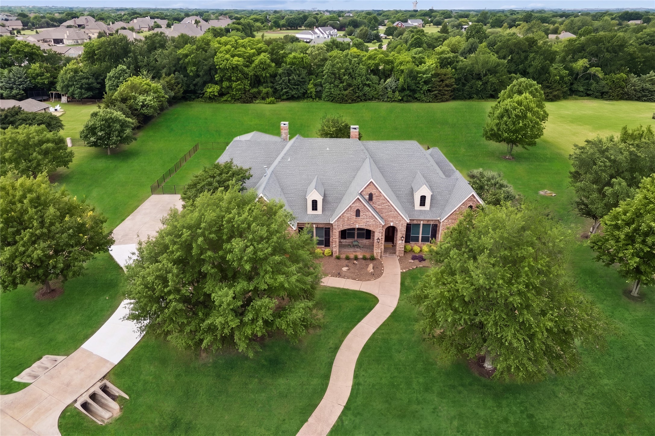207 Dumont Court