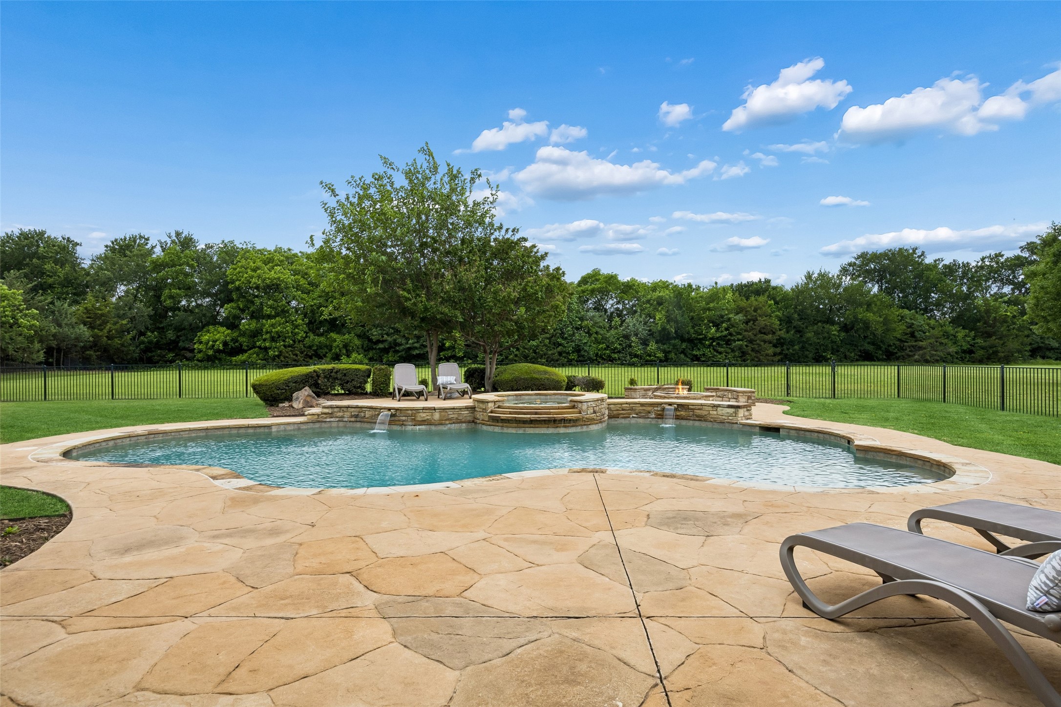 207 Dumont Court