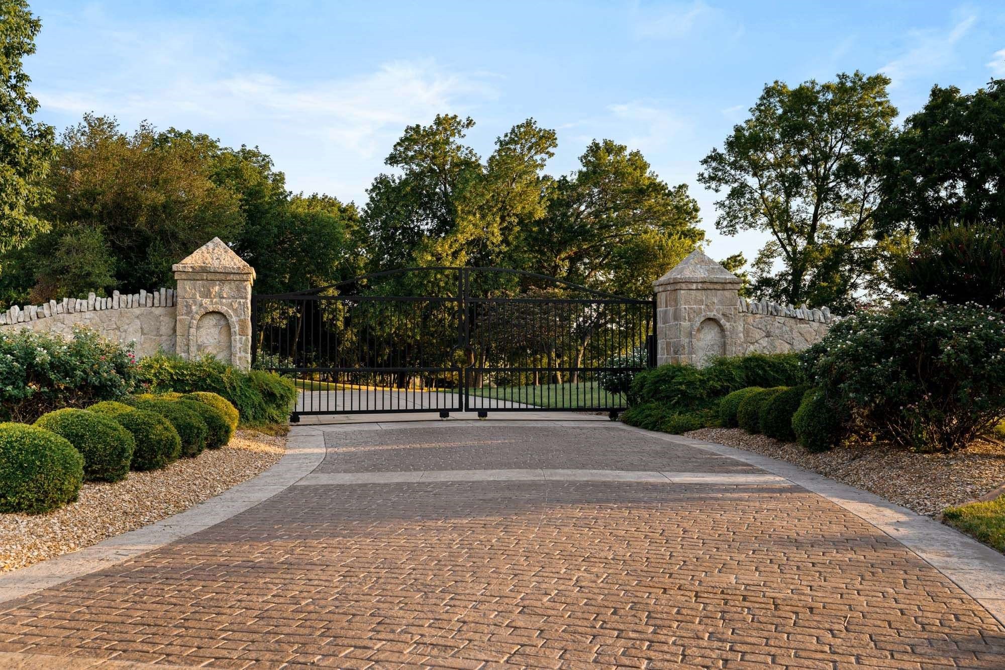 2115 Paradise Ranch Trail