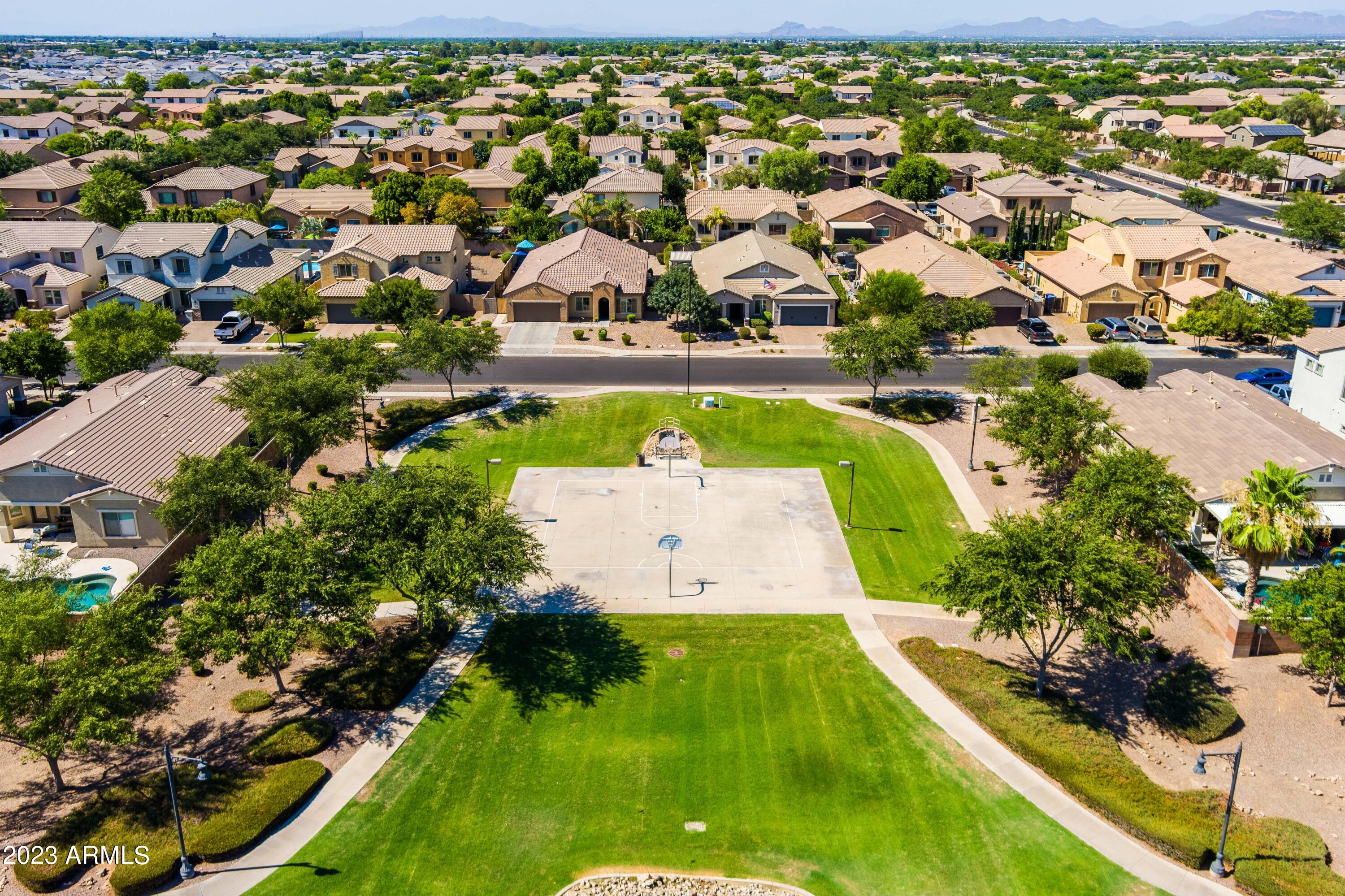 2915 E TRIGGER Way