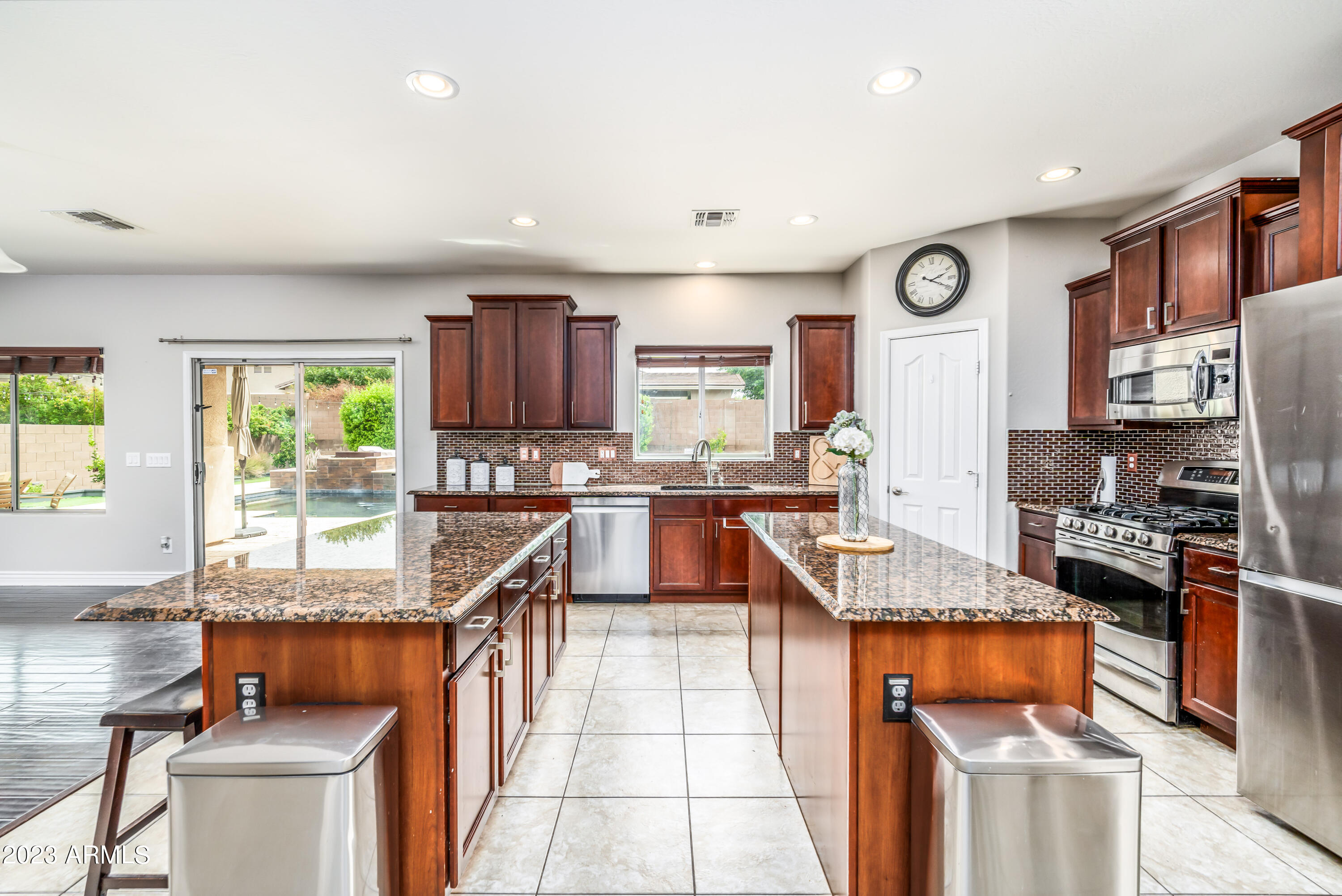 2915 E TRIGGER Way