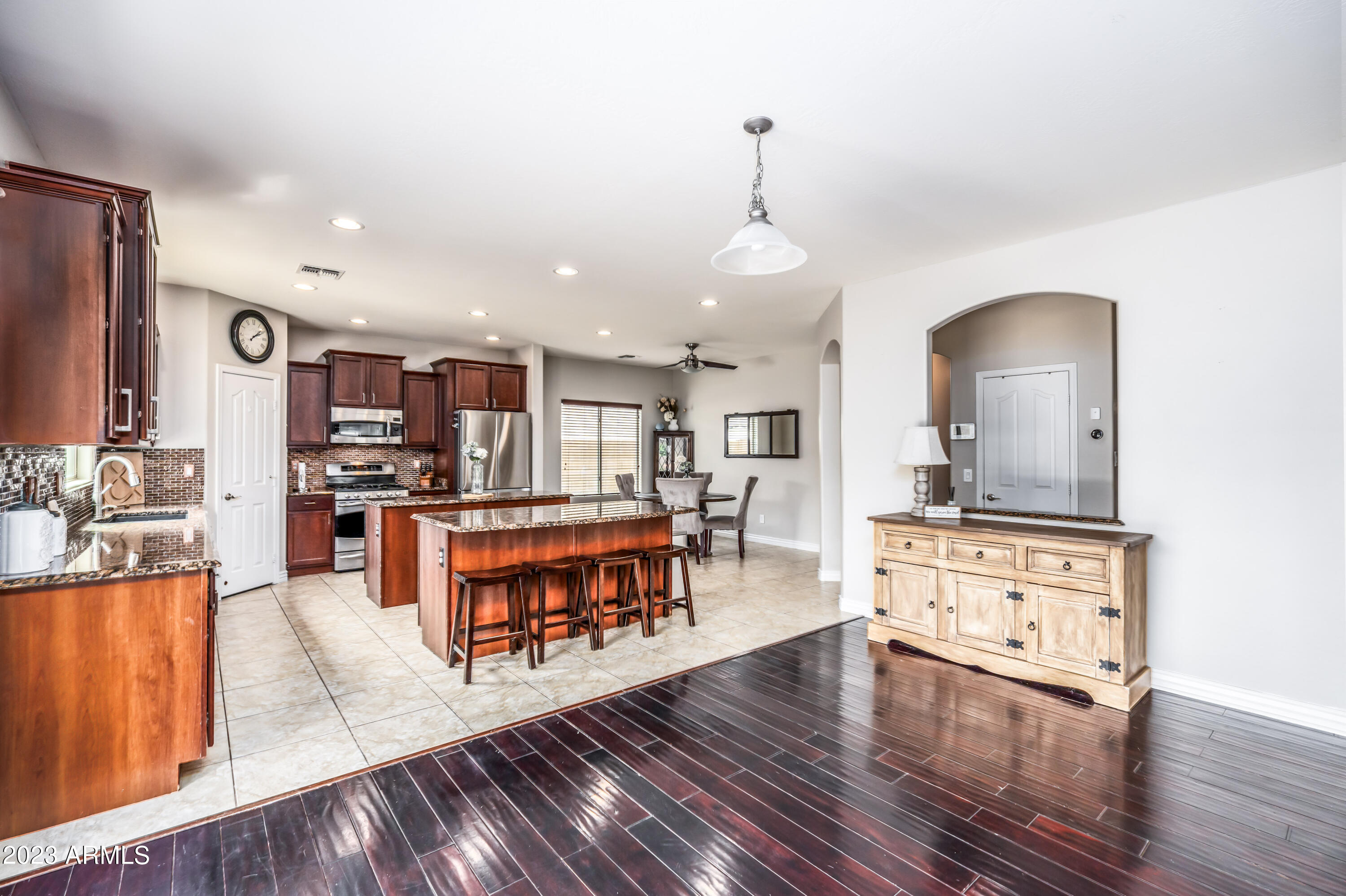 2915 E TRIGGER Way