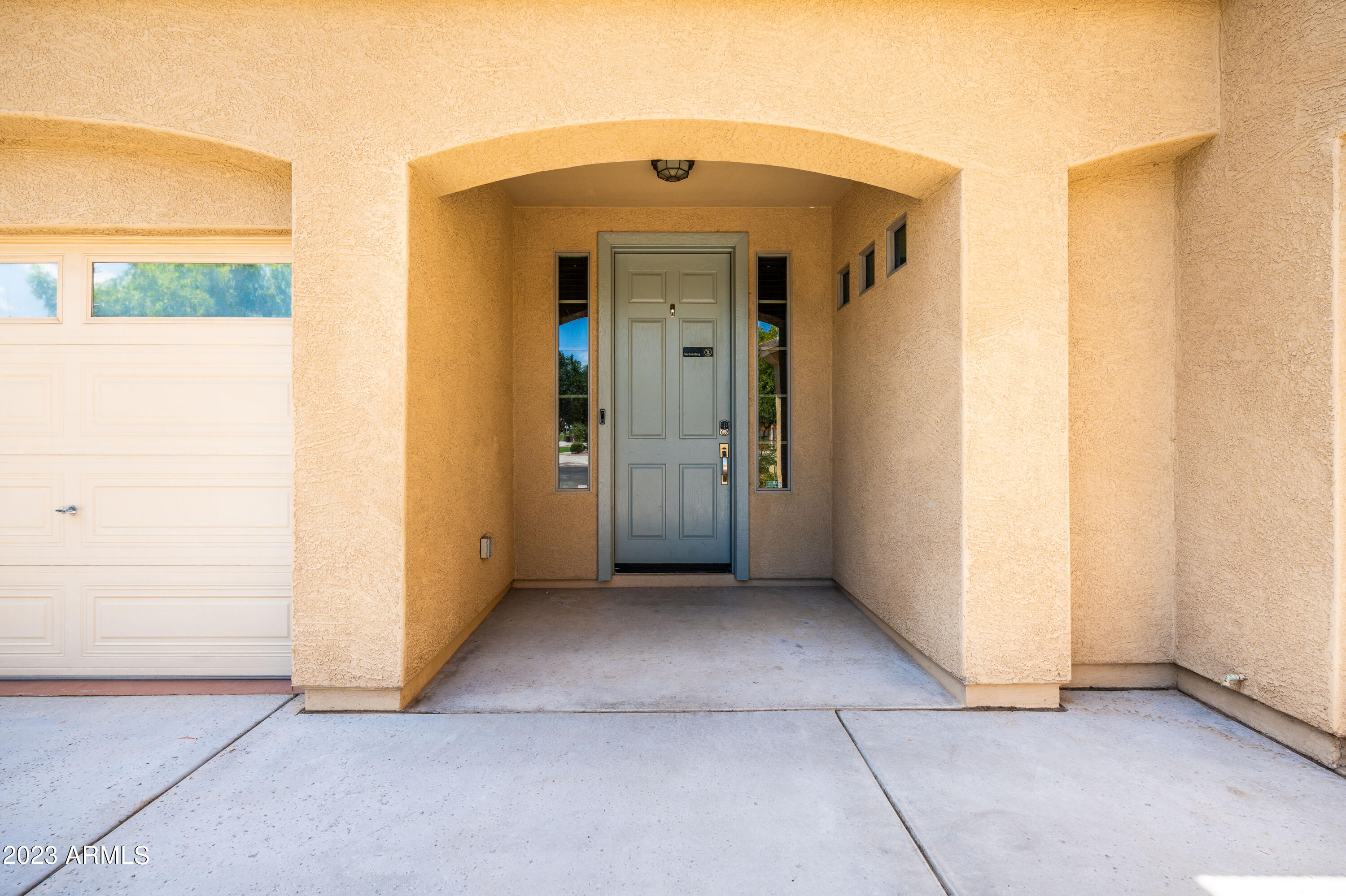 2915 E TRIGGER Way
