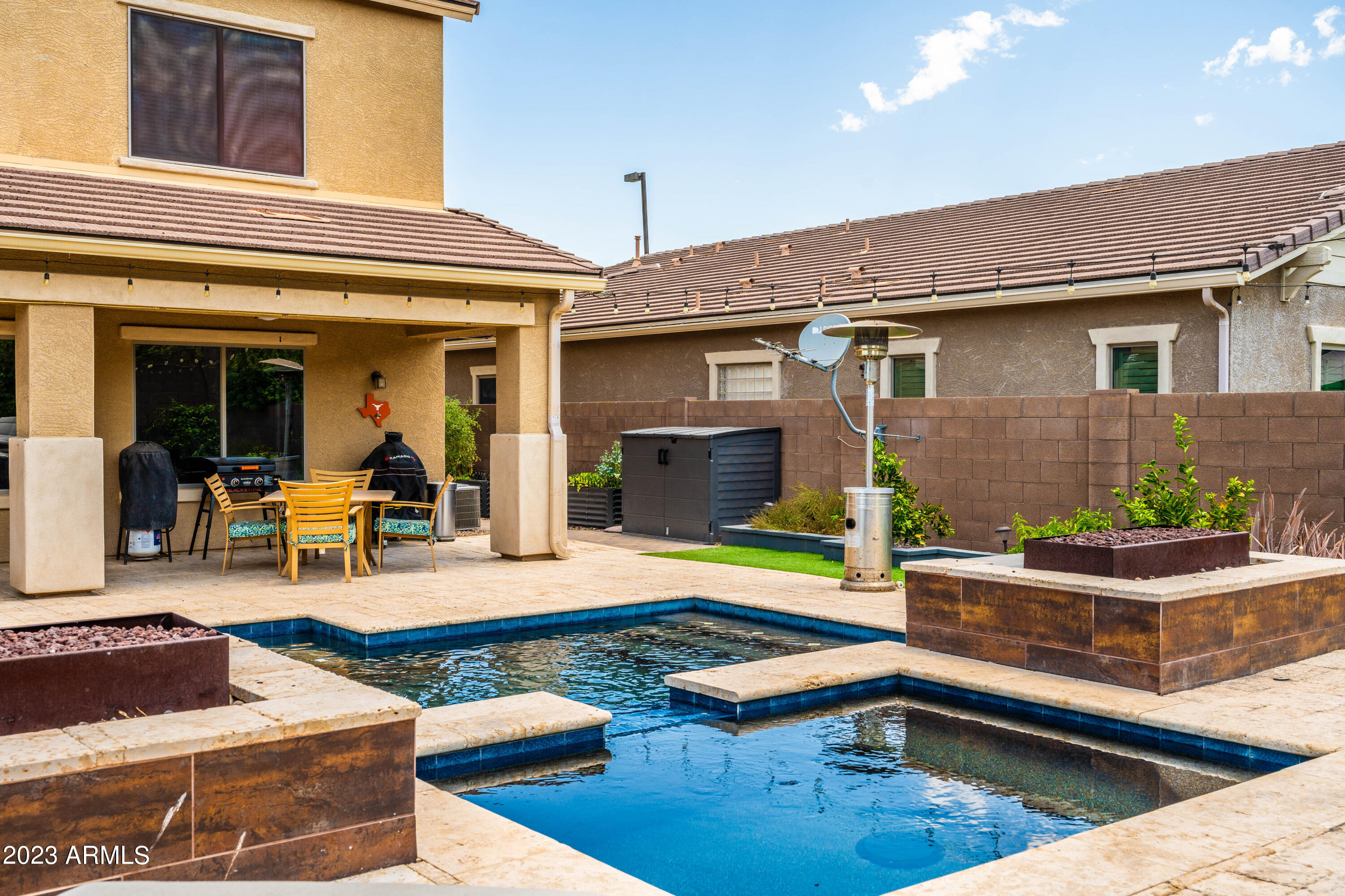2915 E TRIGGER Way