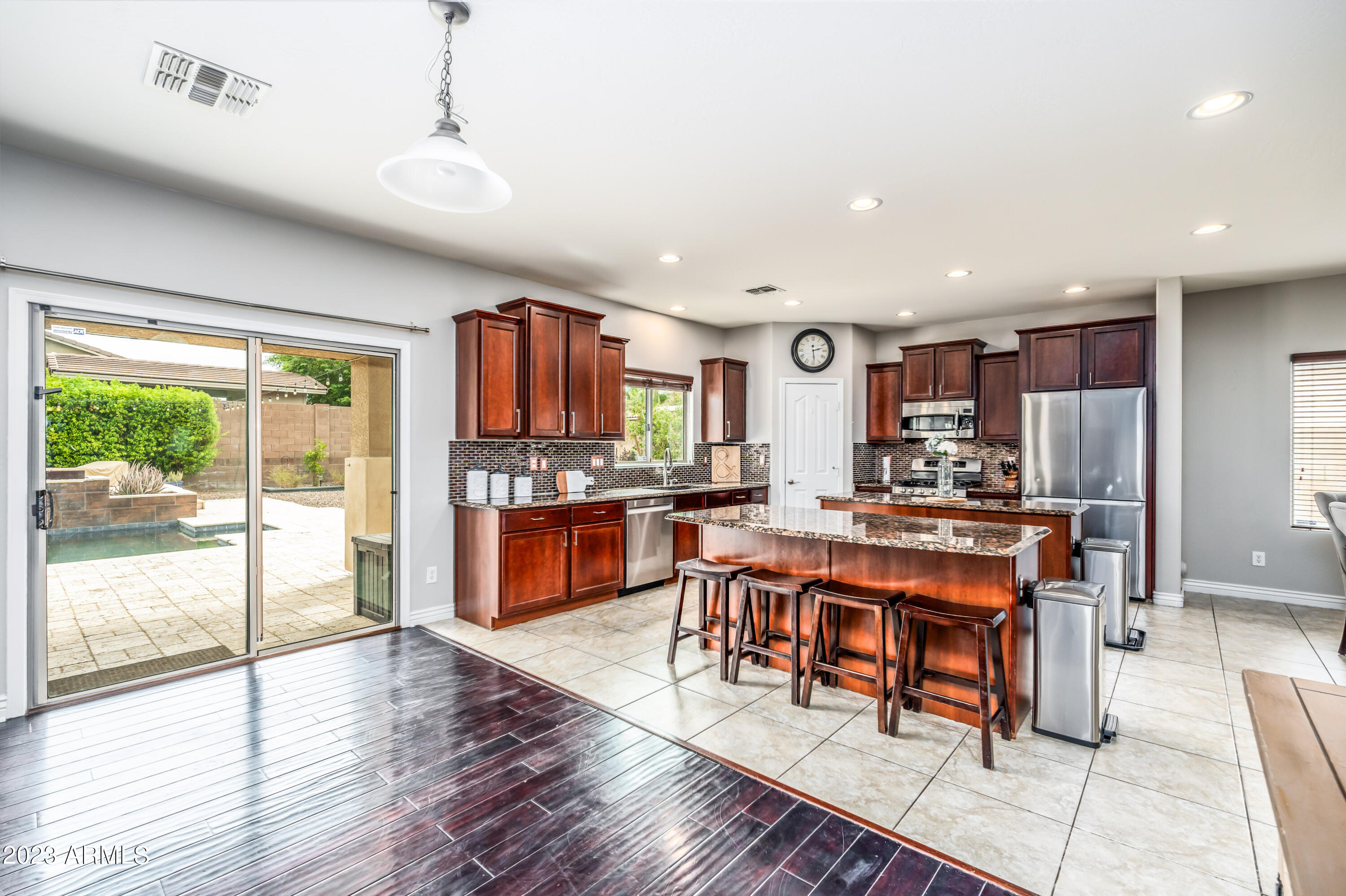 2915 E TRIGGER Way