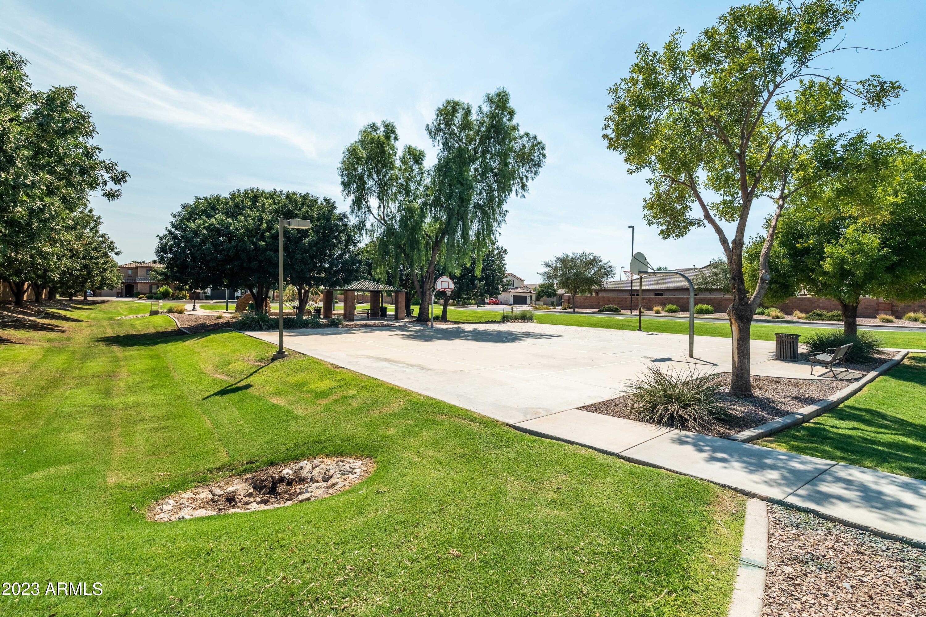 2915 E TRIGGER Way